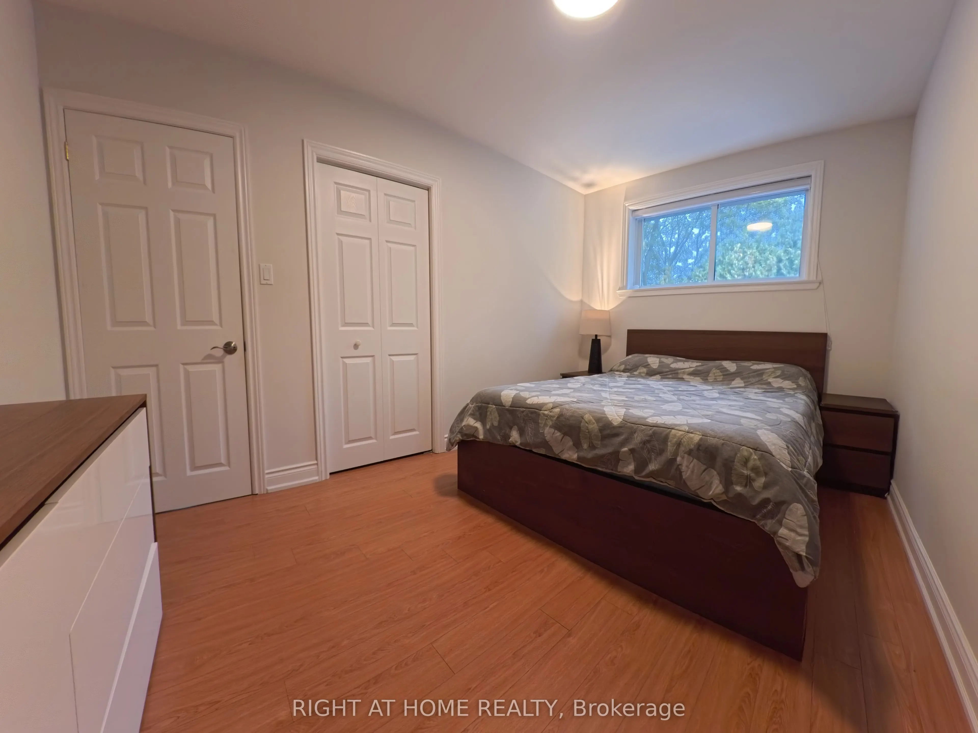 35 Knowles Crescent