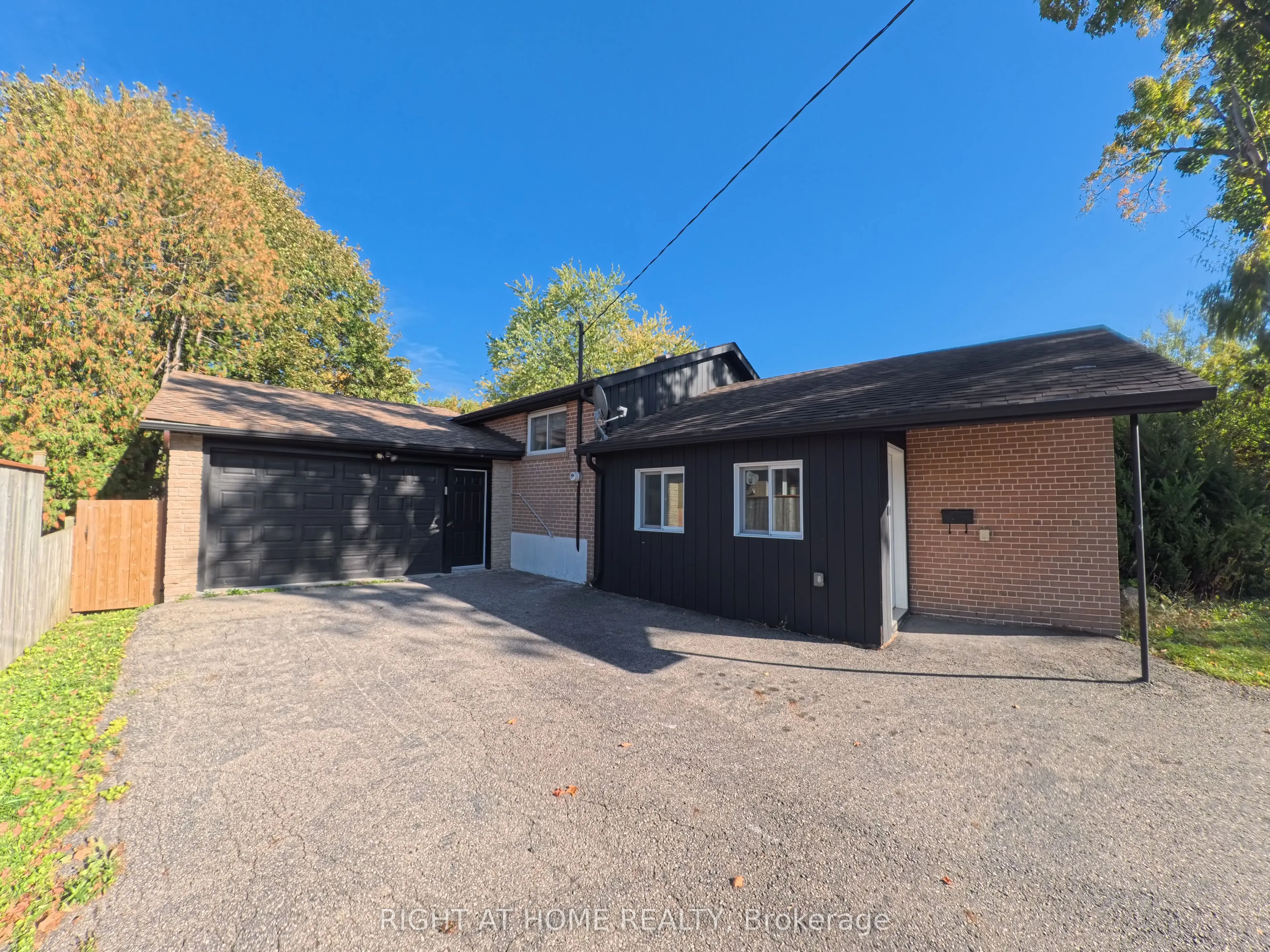 35 Knowles Crescent