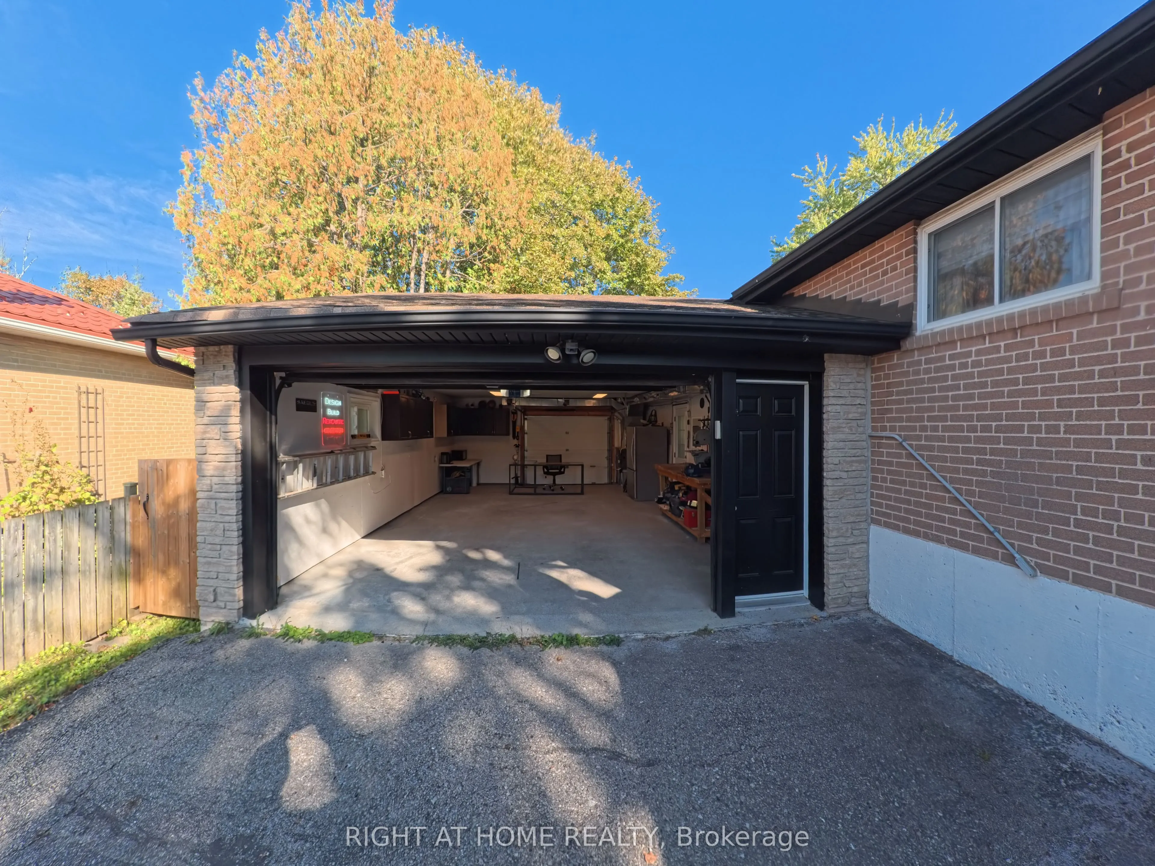 35 Knowles Crescent