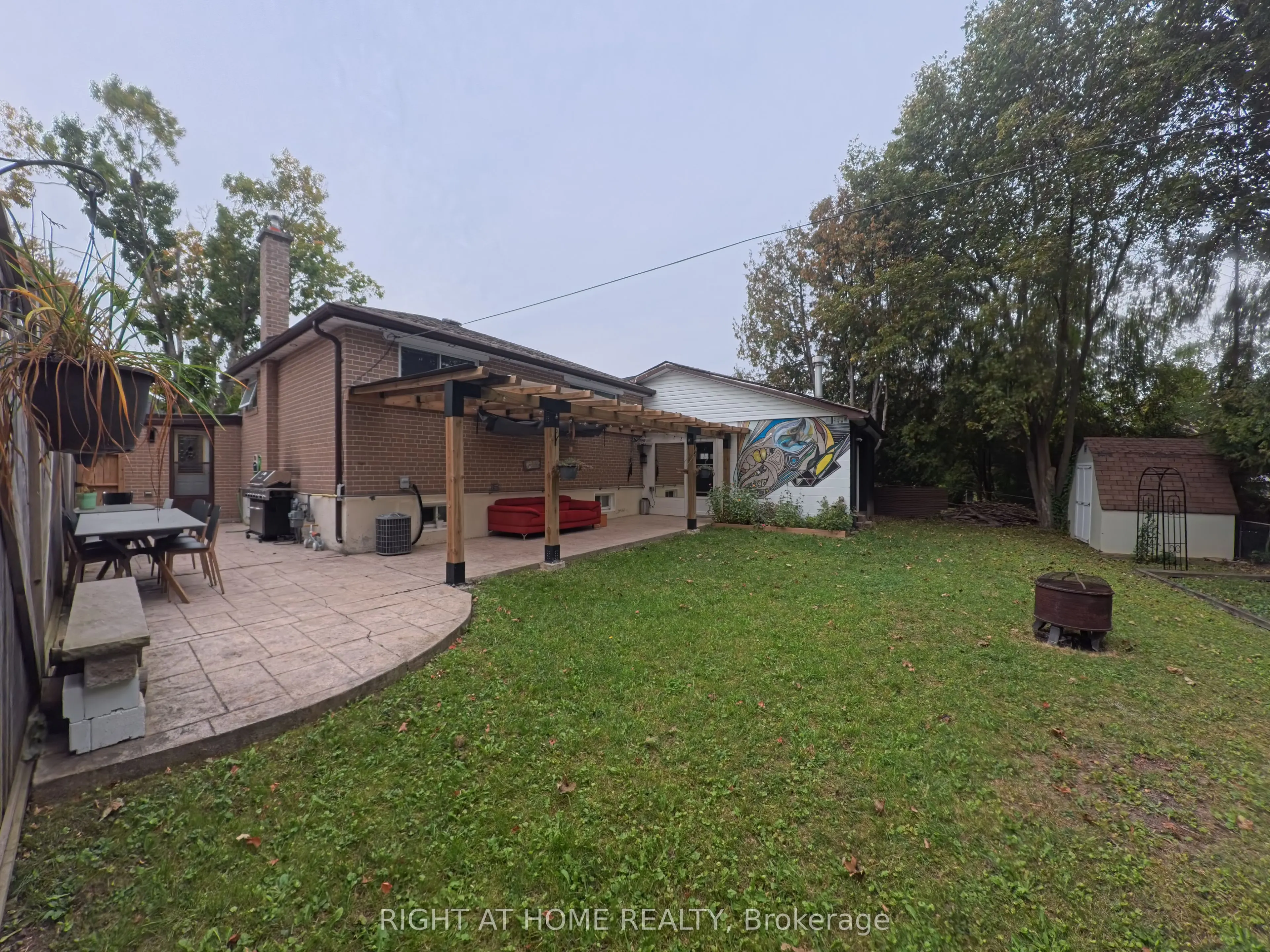 35 Knowles Crescent