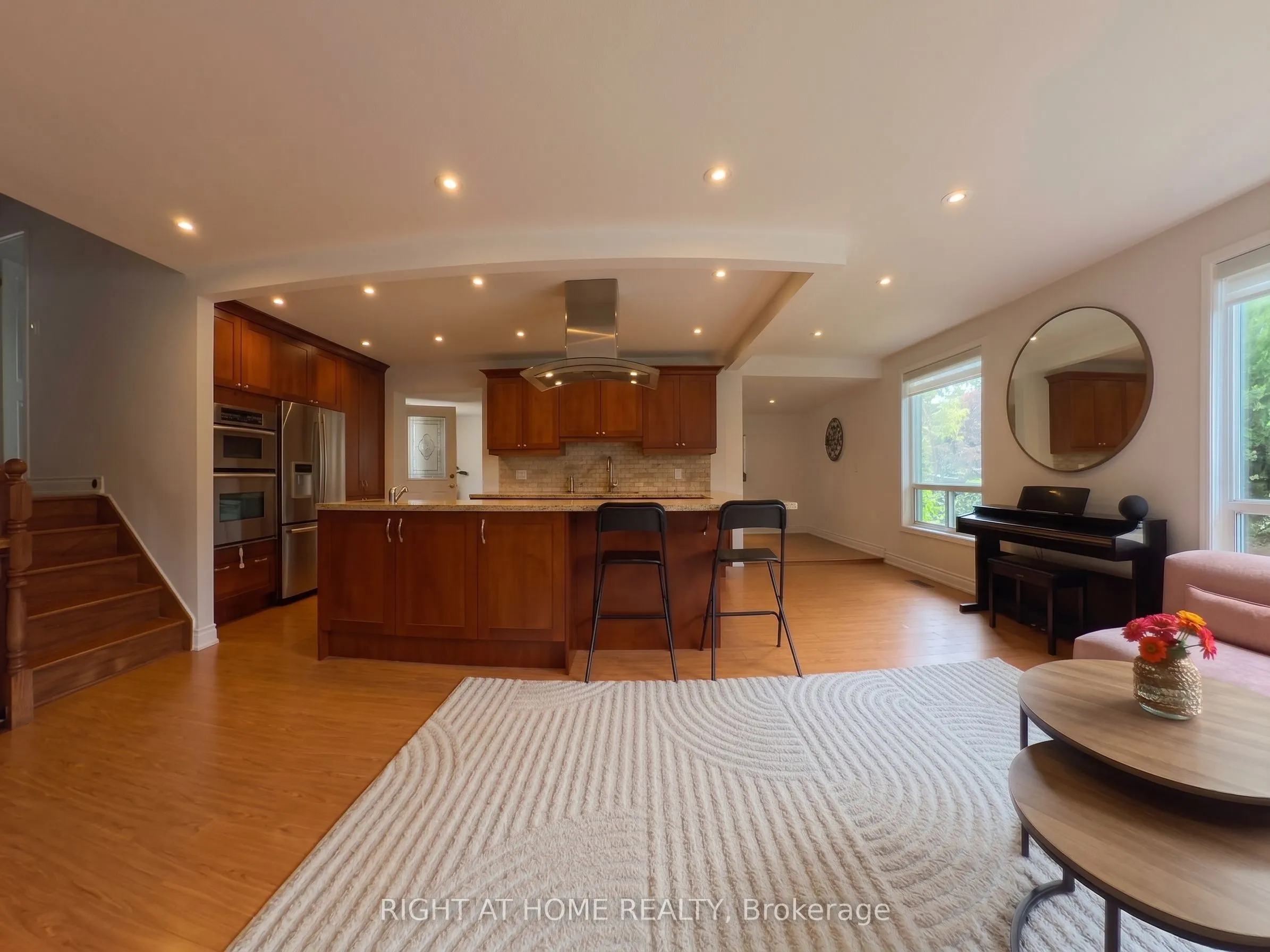 35 Knowles Crescent