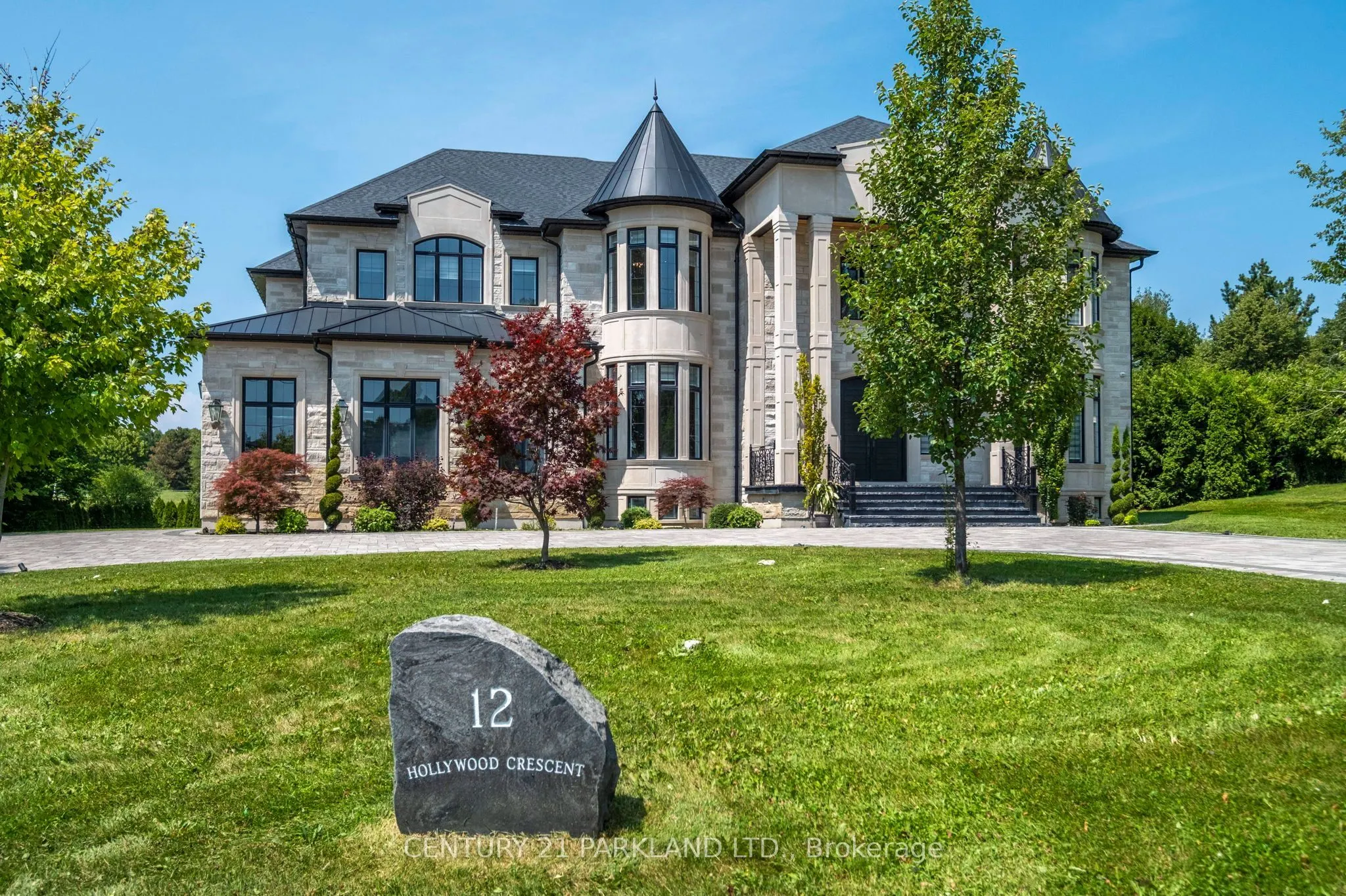 12 Hollywood Crescent