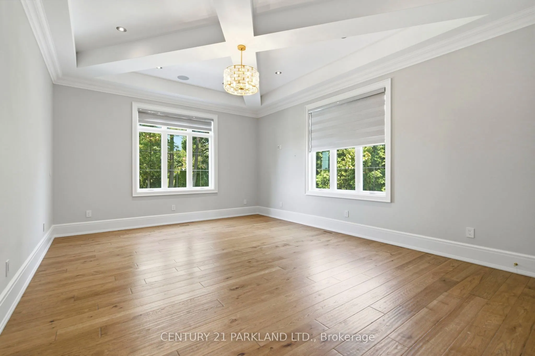 12 Hollywood Crescent