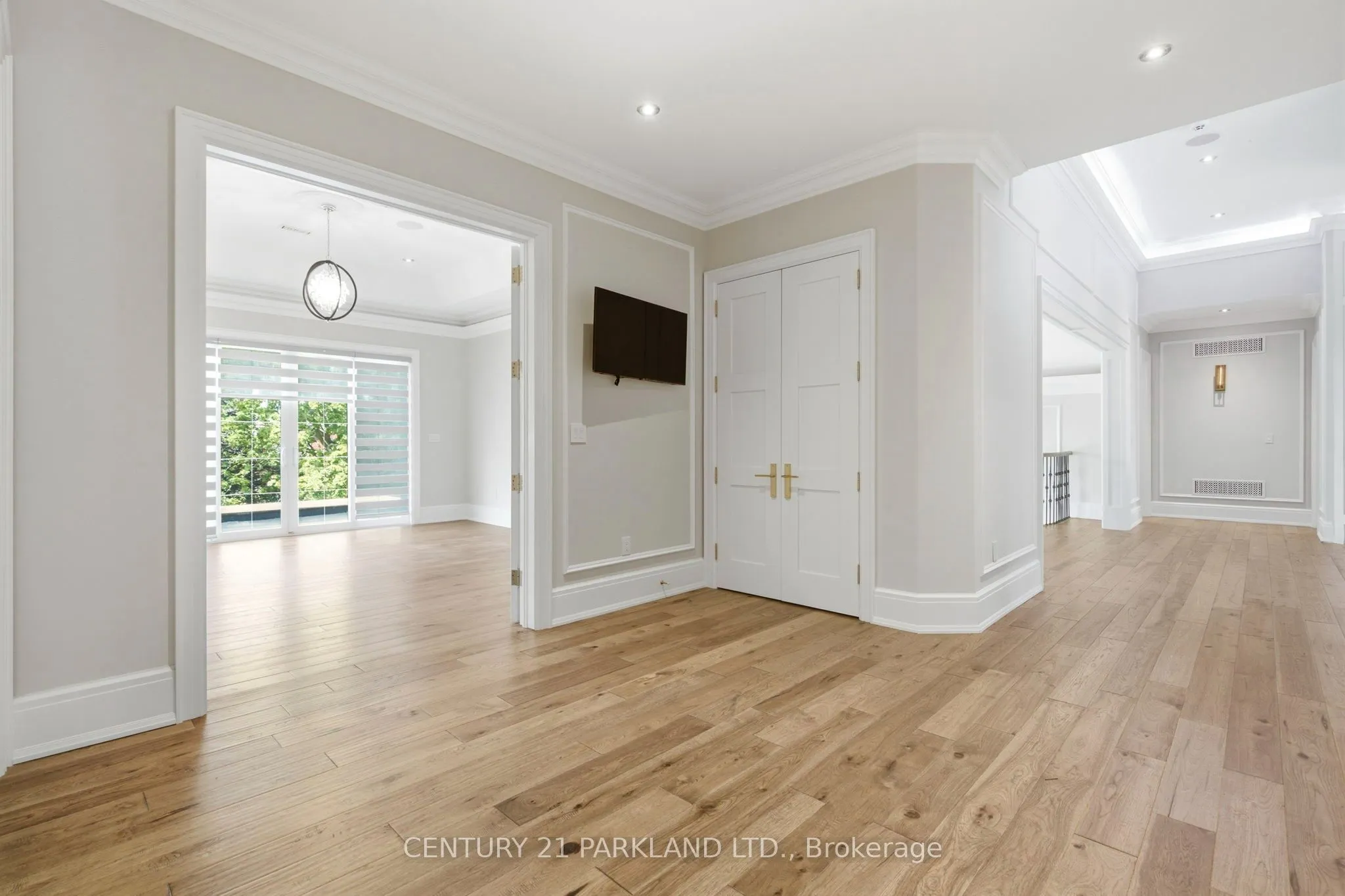 12 Hollywood Crescent