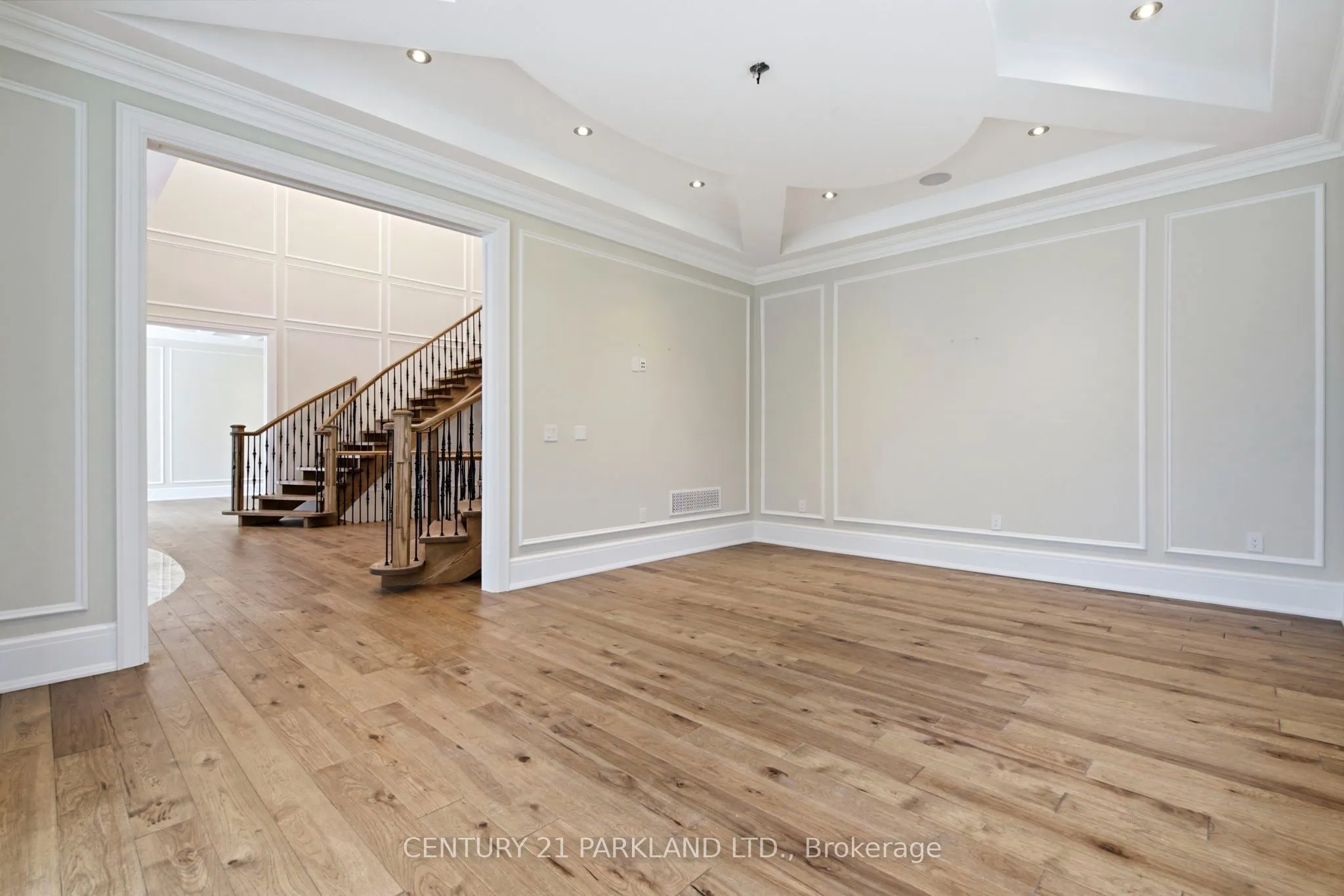 12 Hollywood Crescent