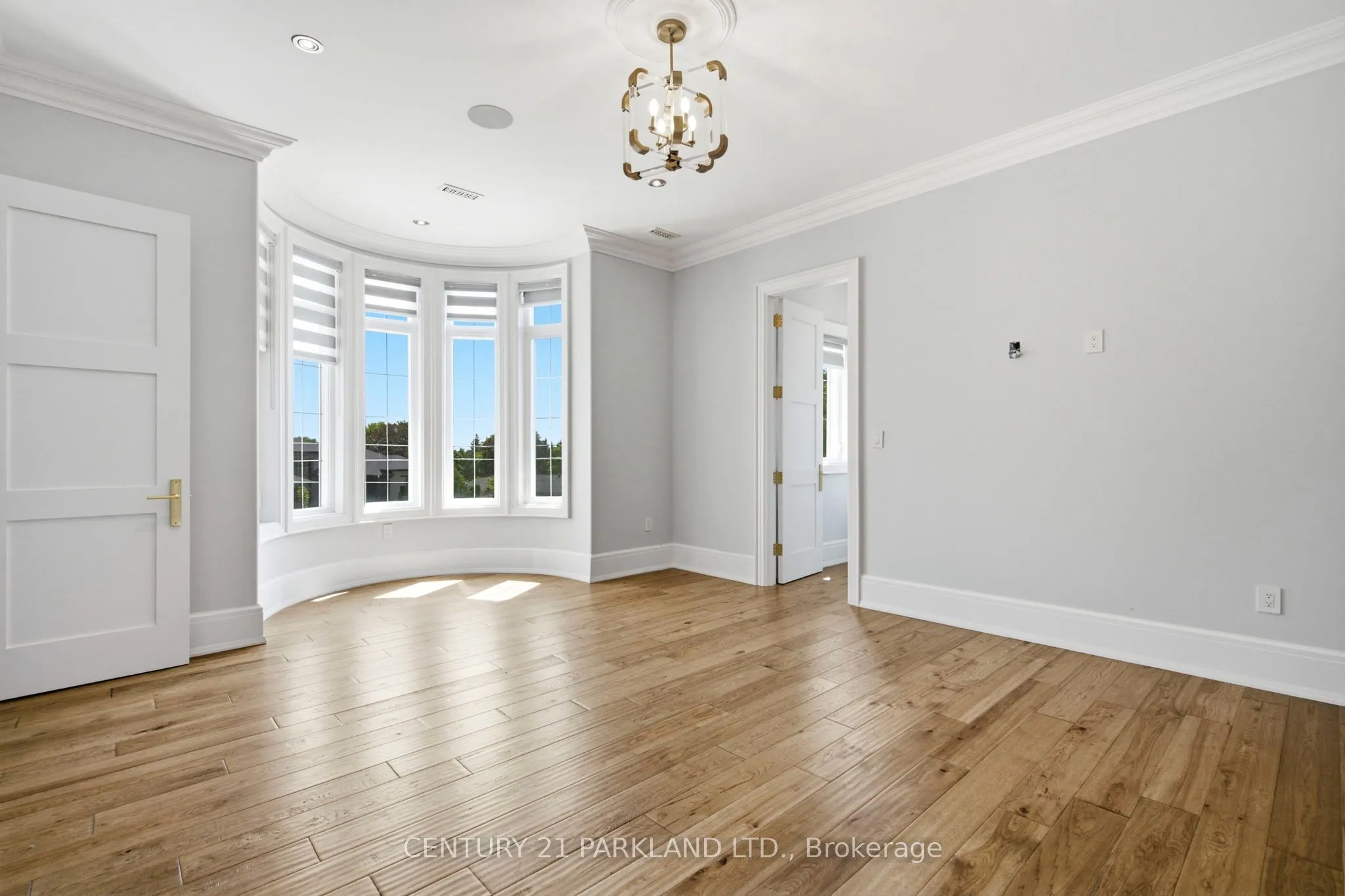 12 Hollywood Crescent