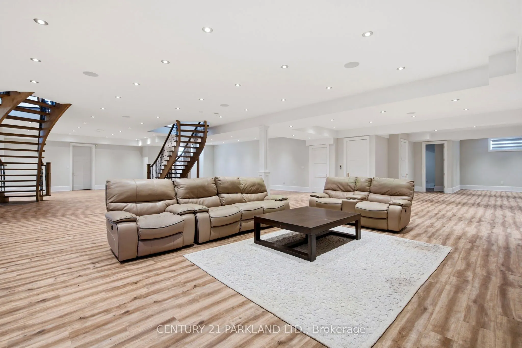 12 Hollywood Crescent