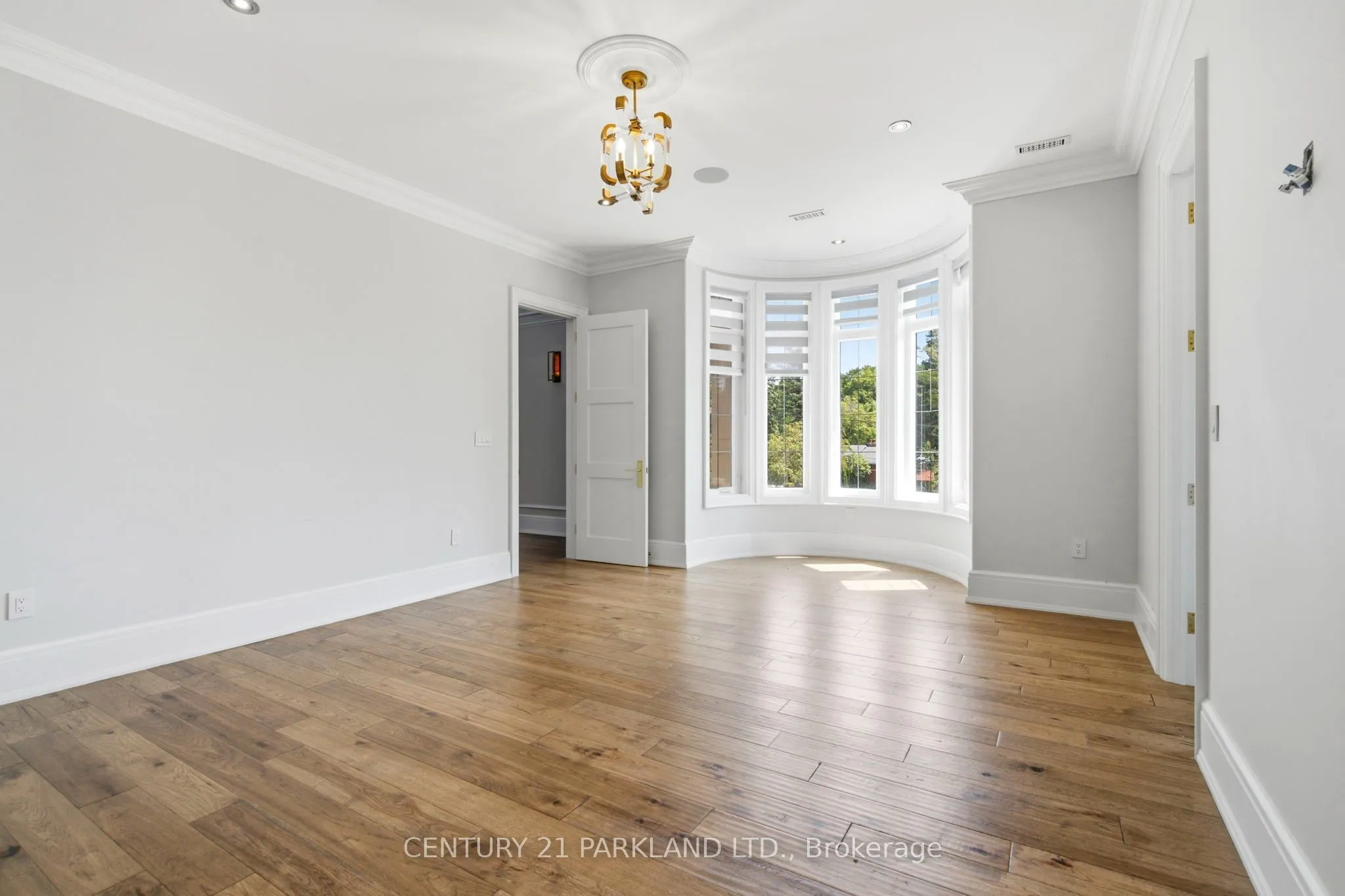 12 Hollywood Crescent
