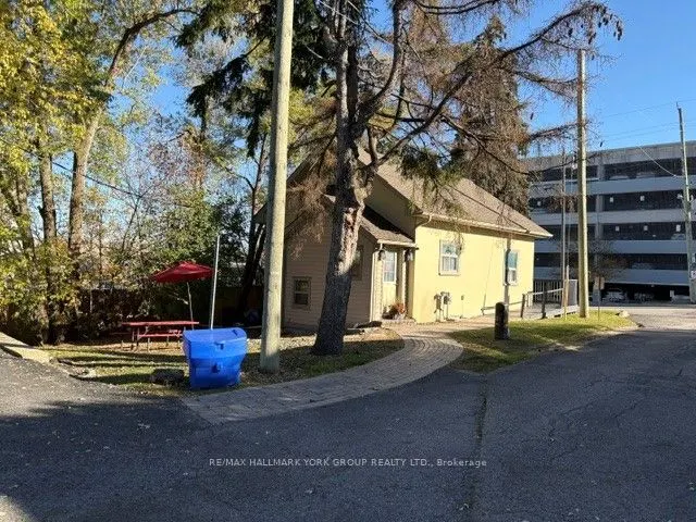 154 Wellington Street E
