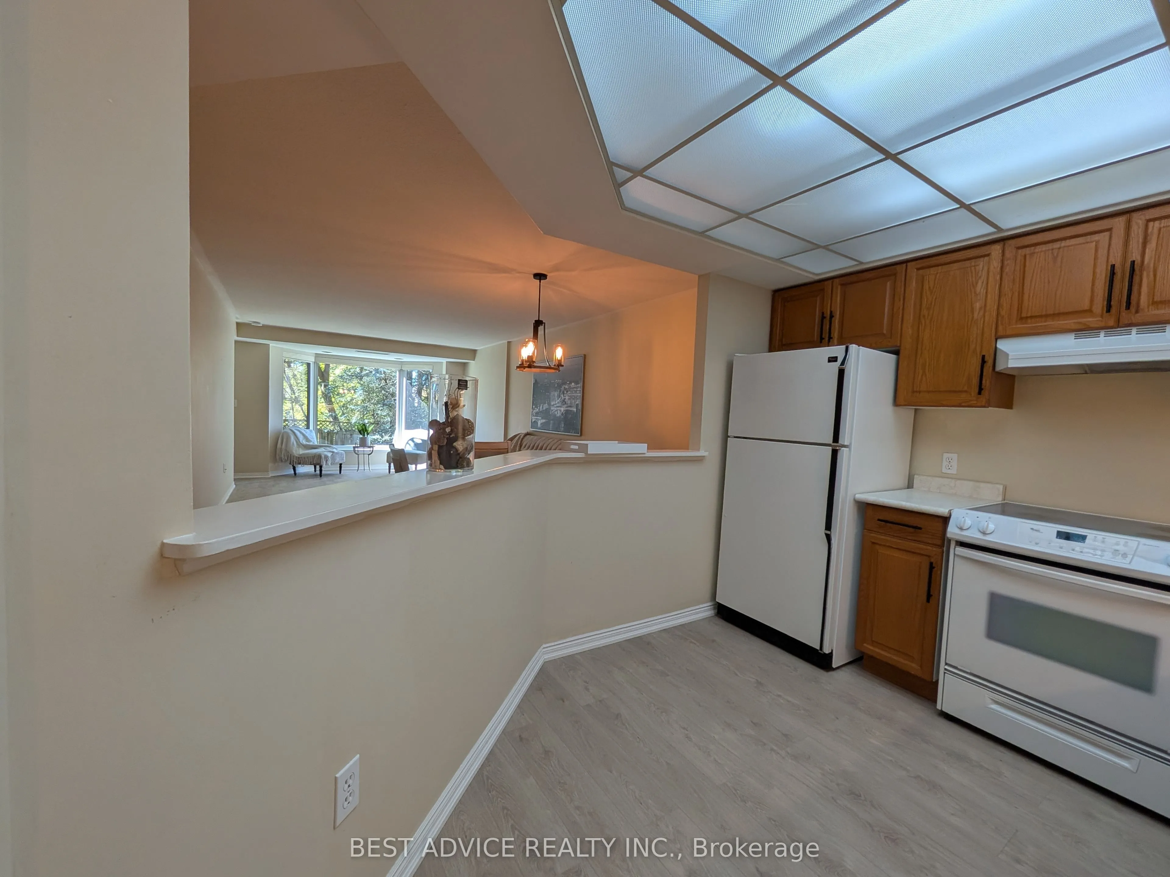 85 Wellington Street W #104