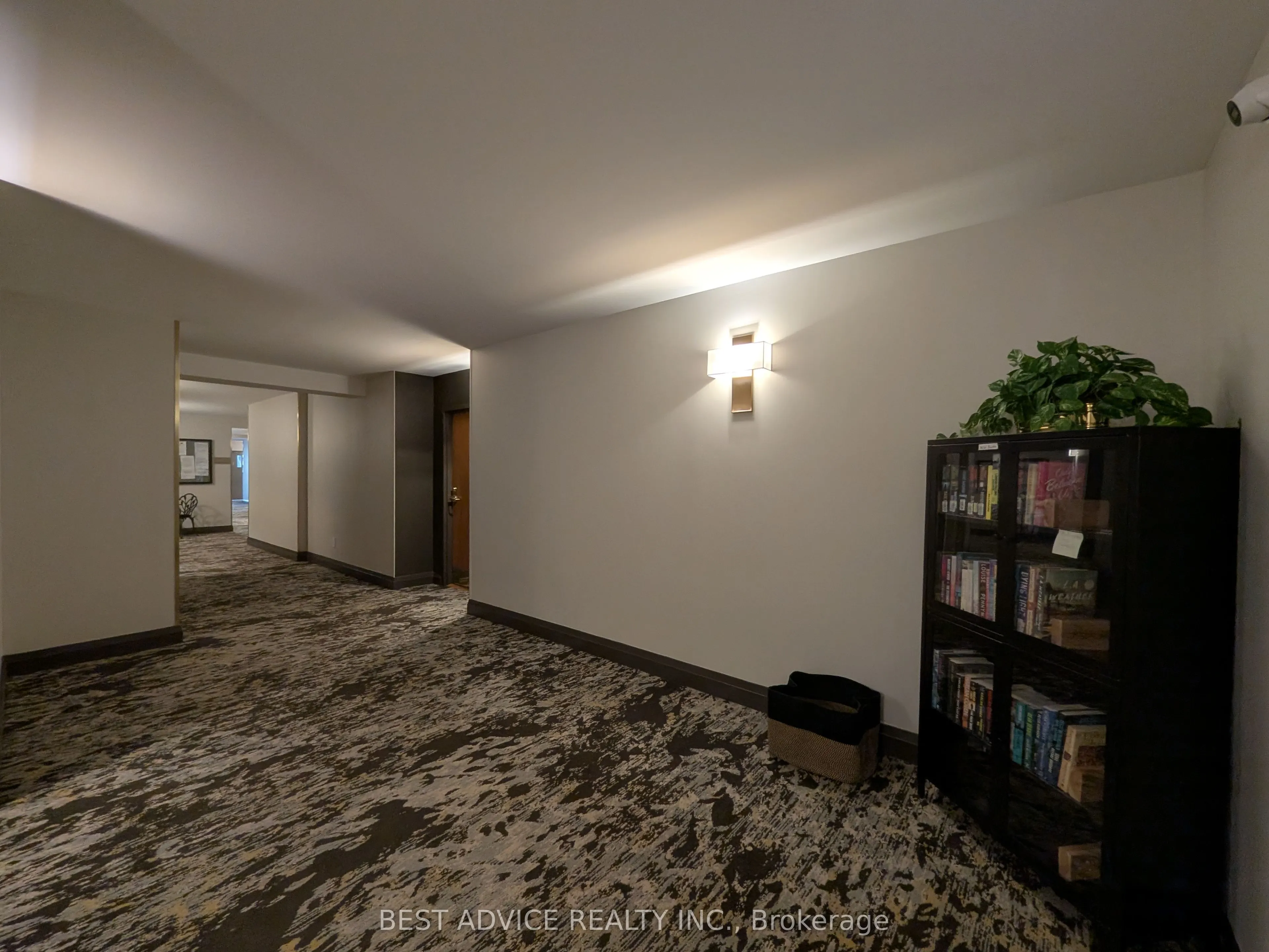85 Wellington Street W #104
