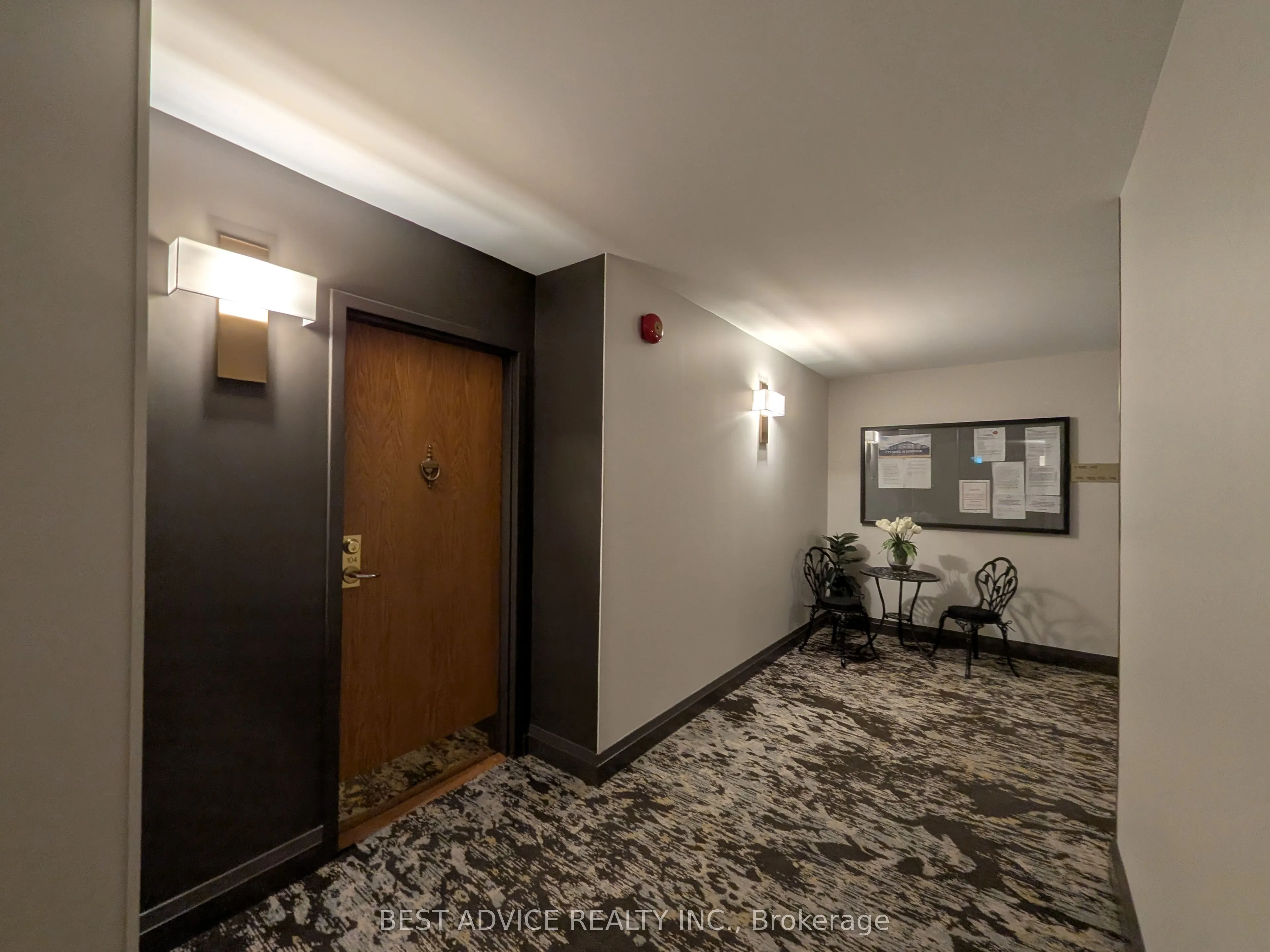 85 Wellington Street W #104