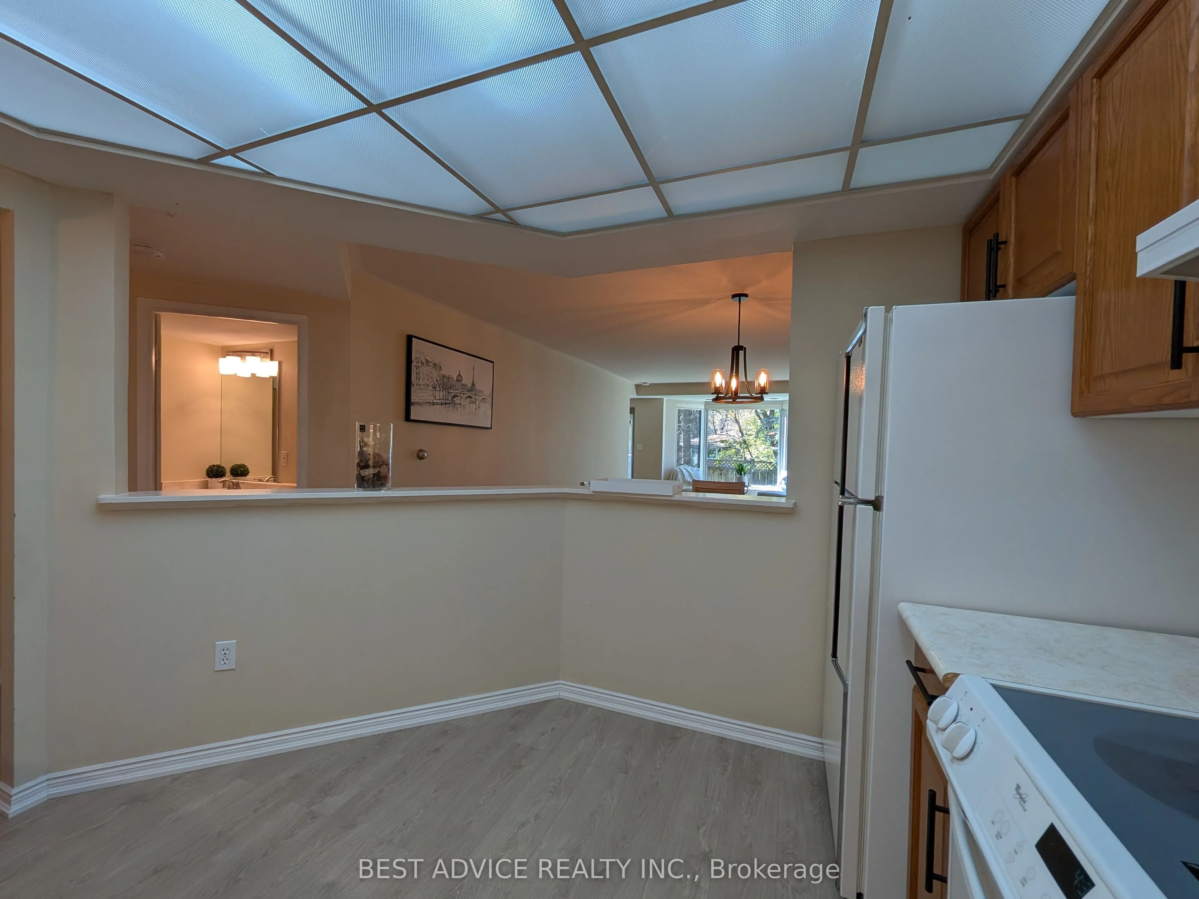 85 Wellington Street W #104