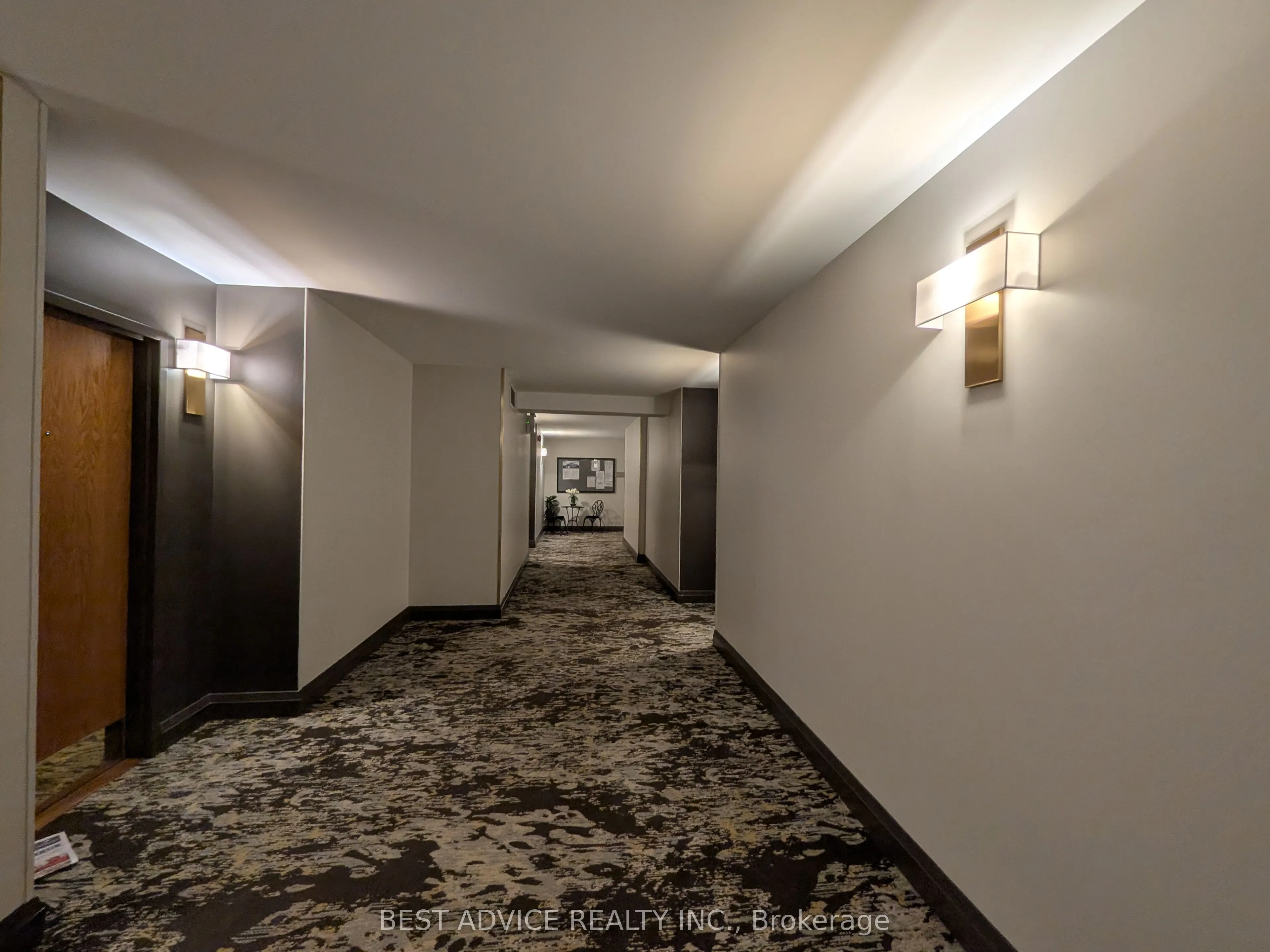 85 Wellington Street W #104
