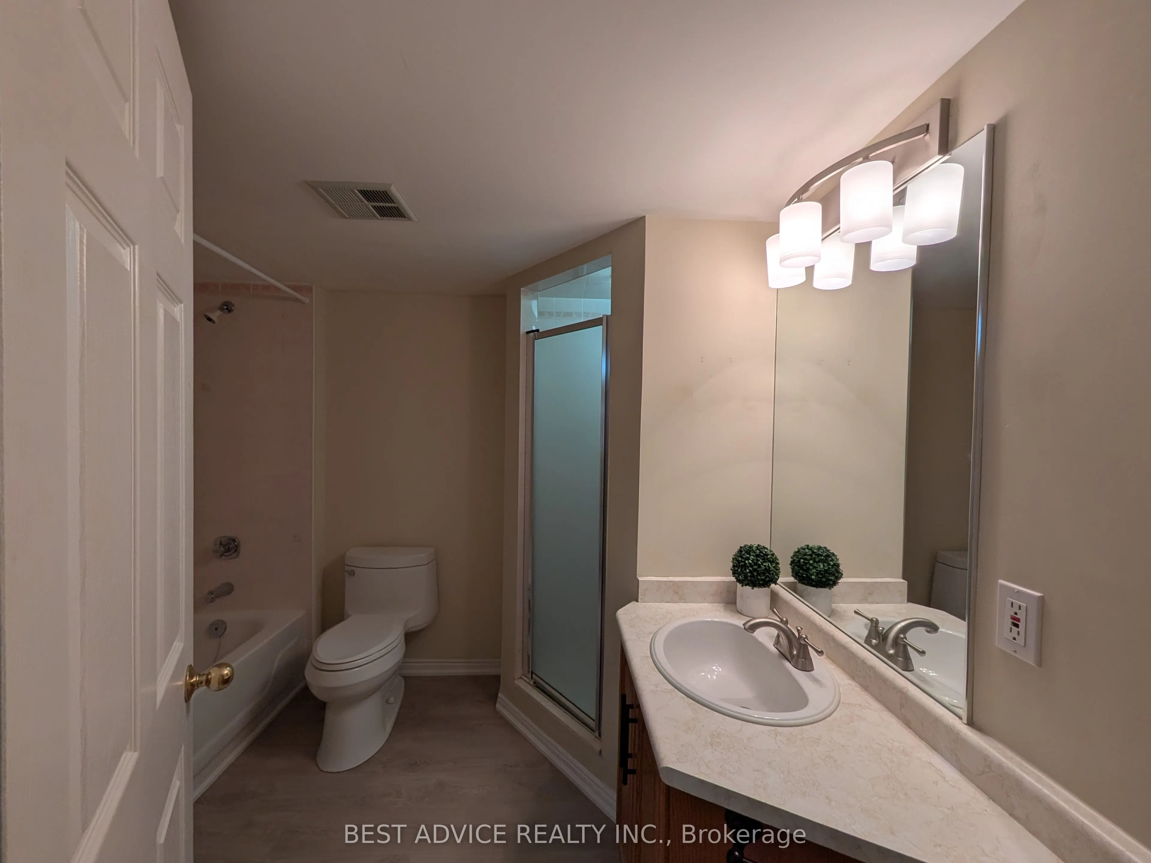 85 Wellington Street W #104