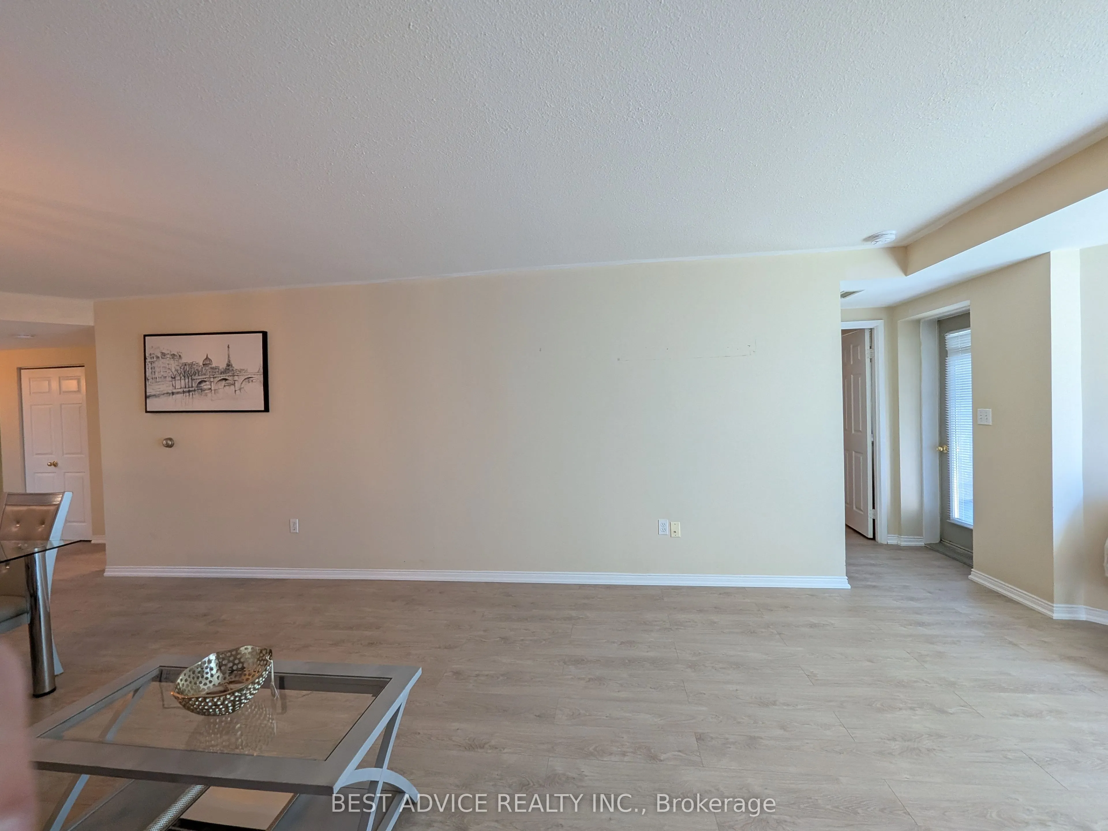 85 Wellington Street W #104