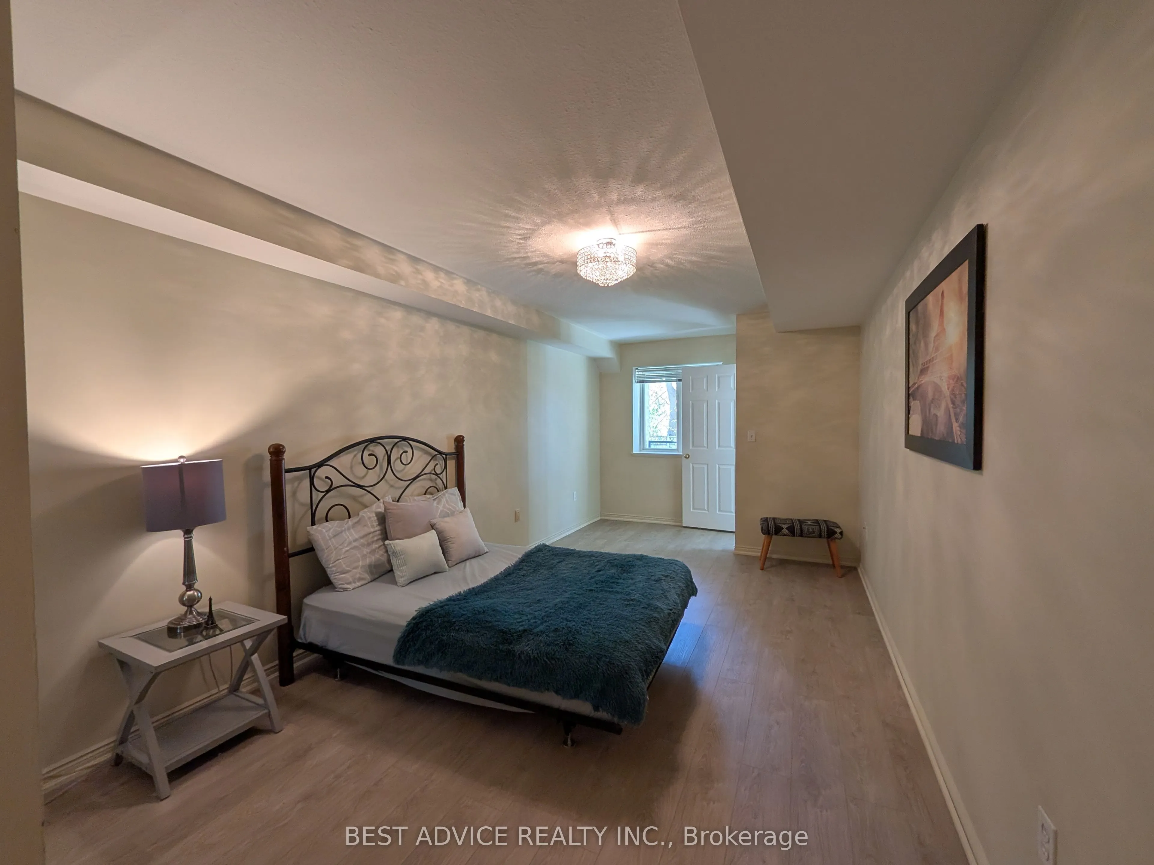 85 Wellington Street W #104