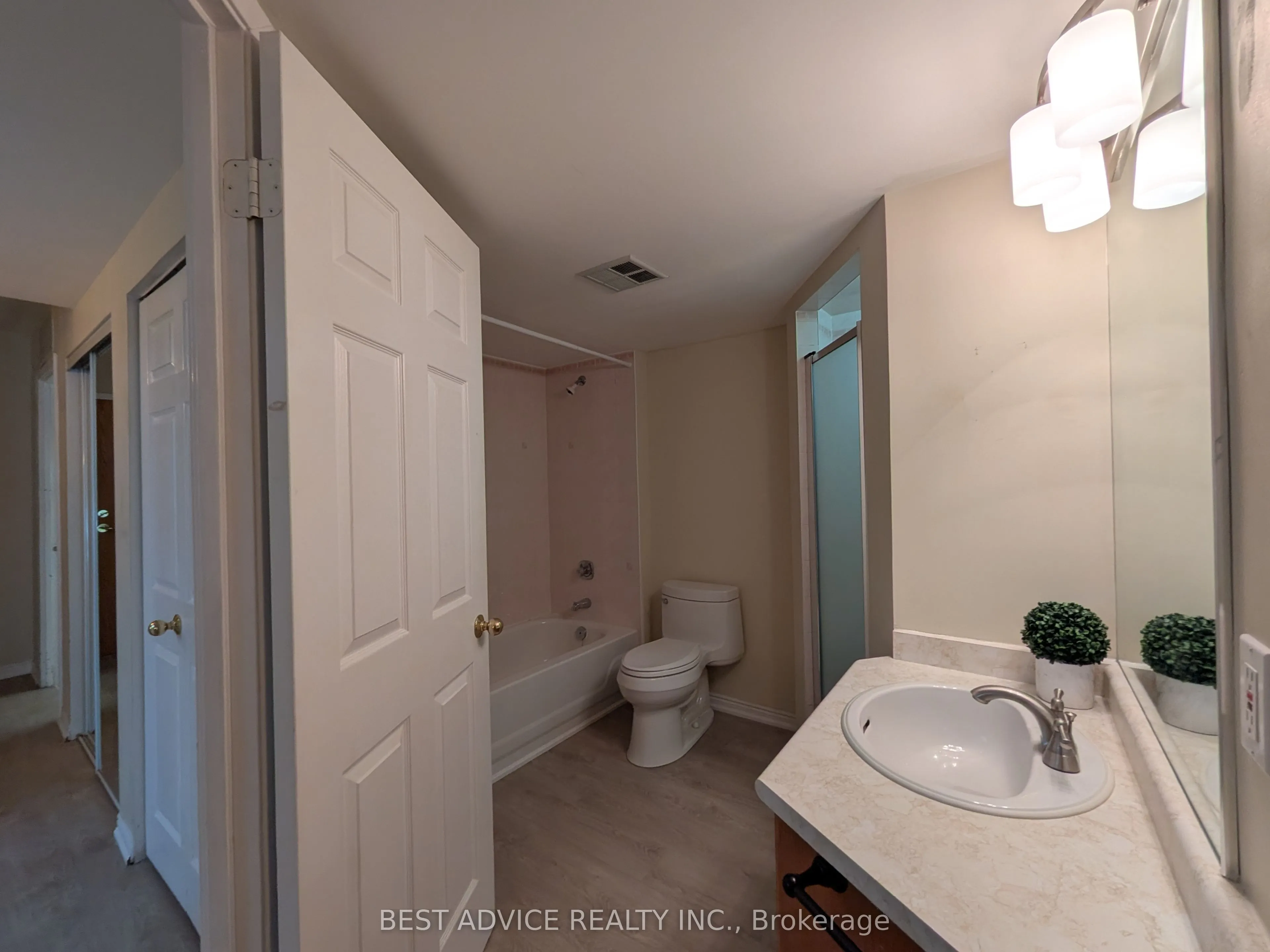 85 Wellington Street W #104