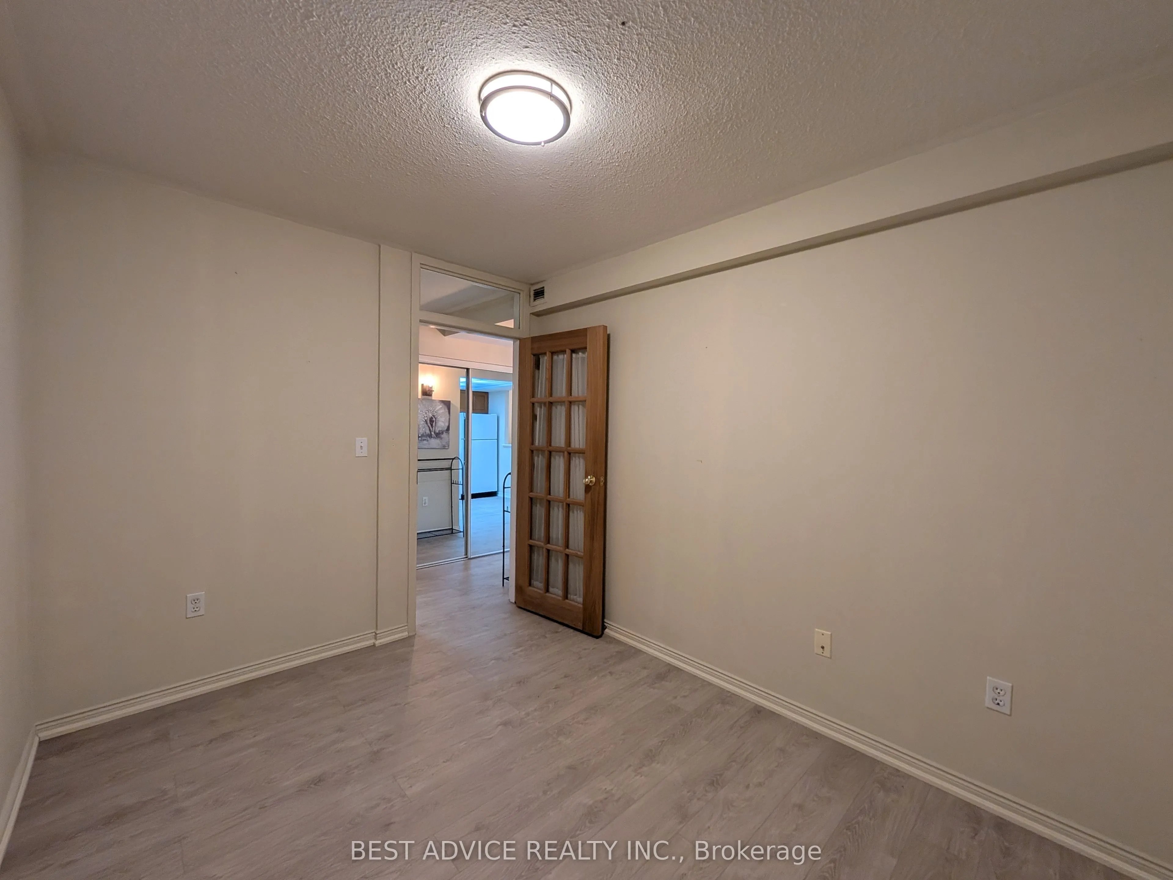 85 Wellington Street W #104