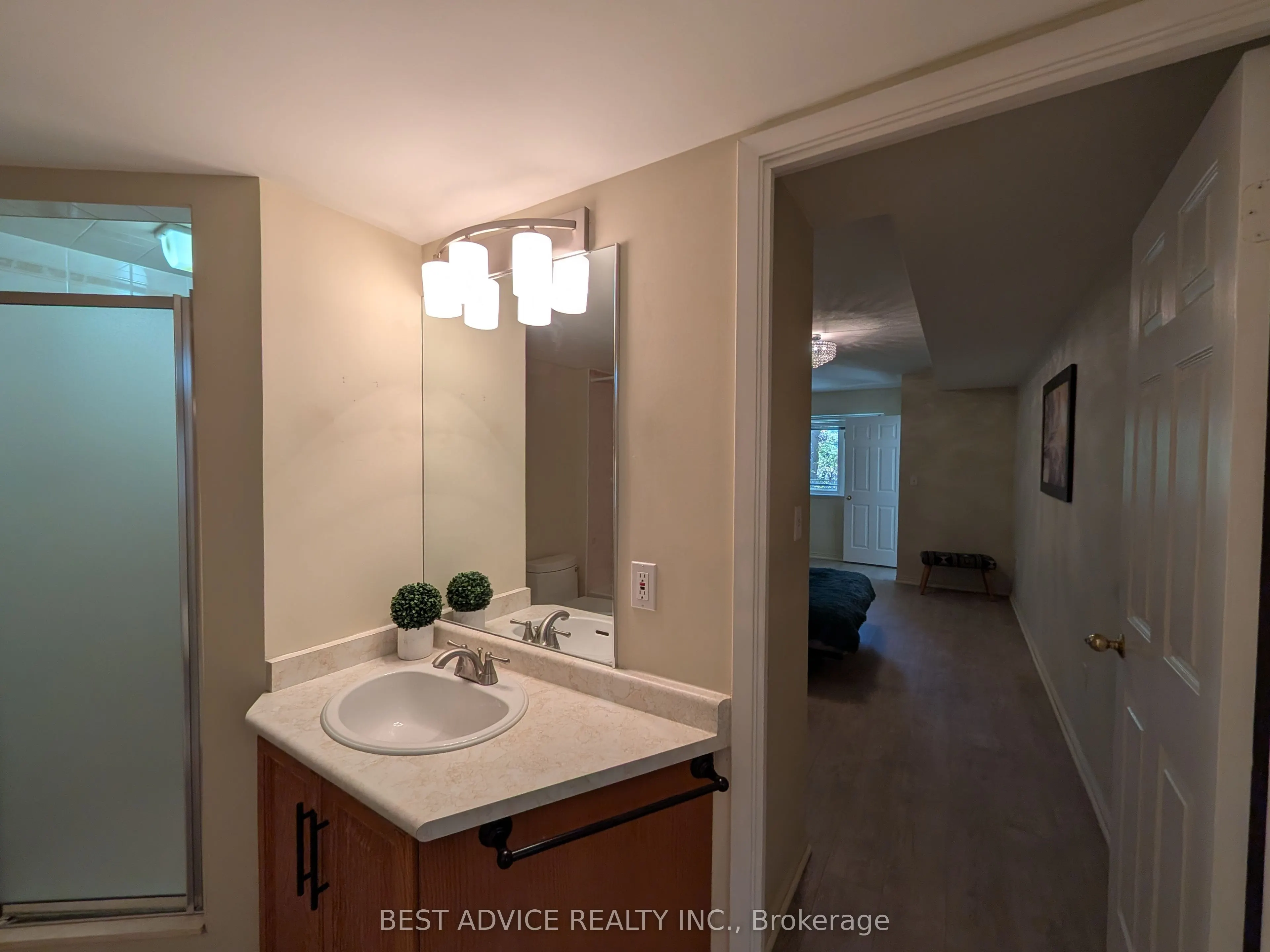 85 Wellington Street W #104