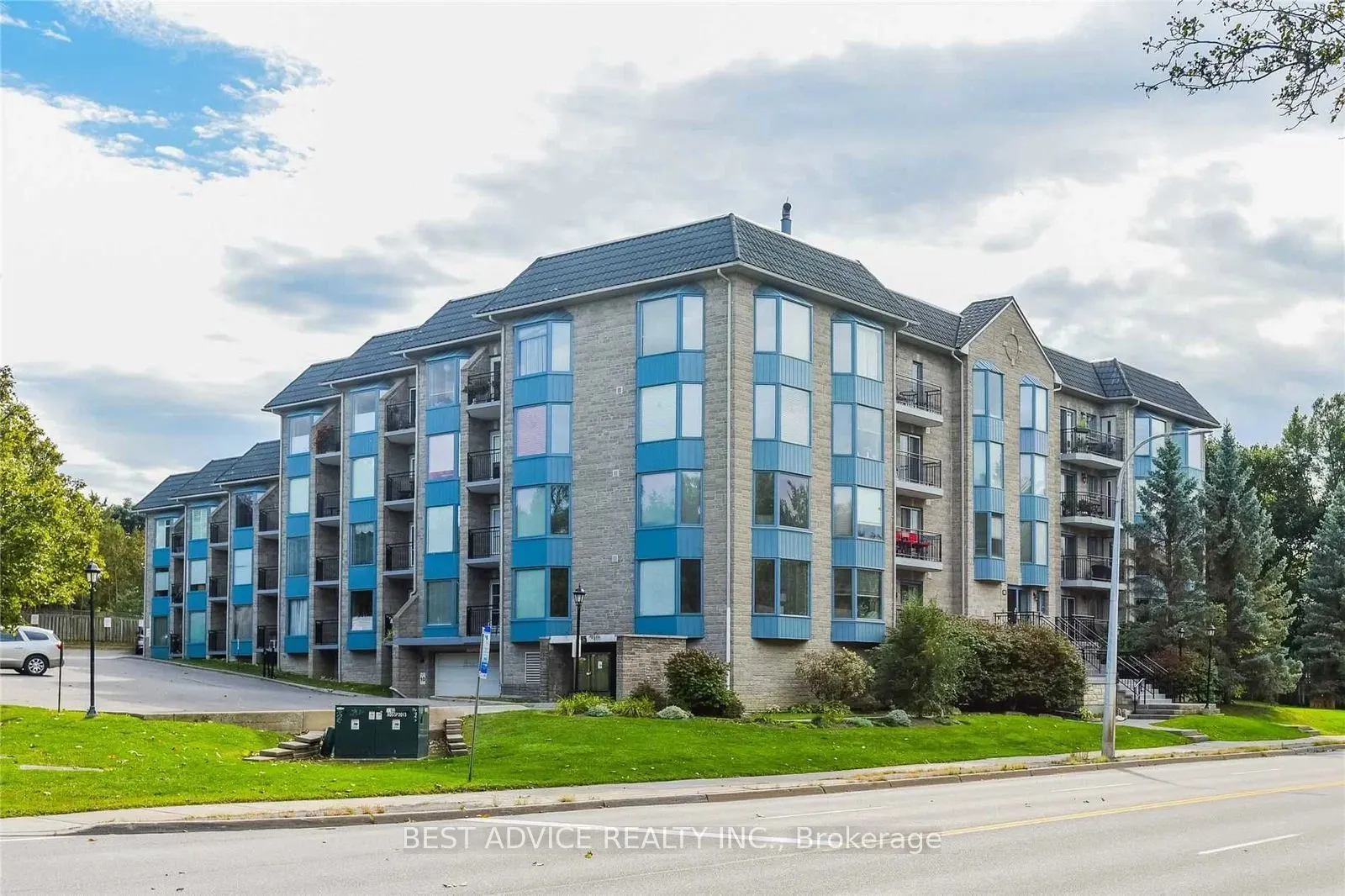 85 Wellington Street W #104