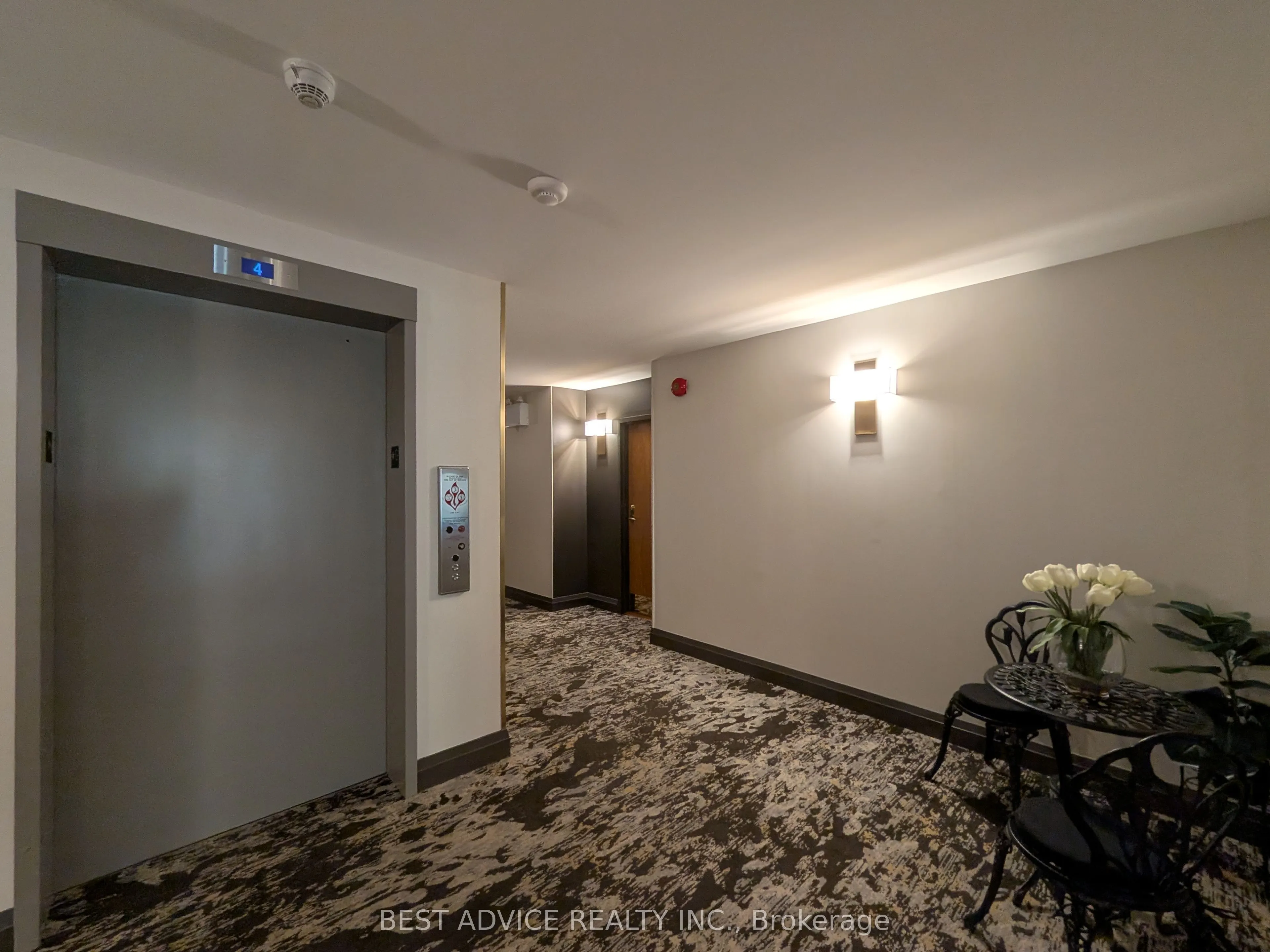 85 Wellington Street W #104