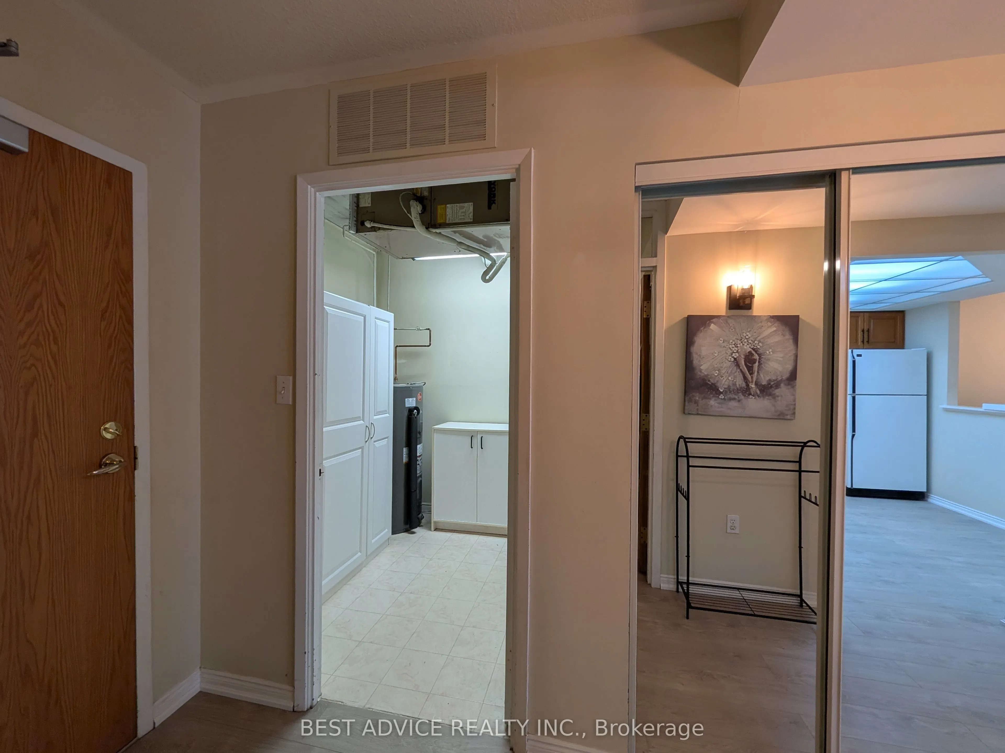 85 Wellington Street W #104