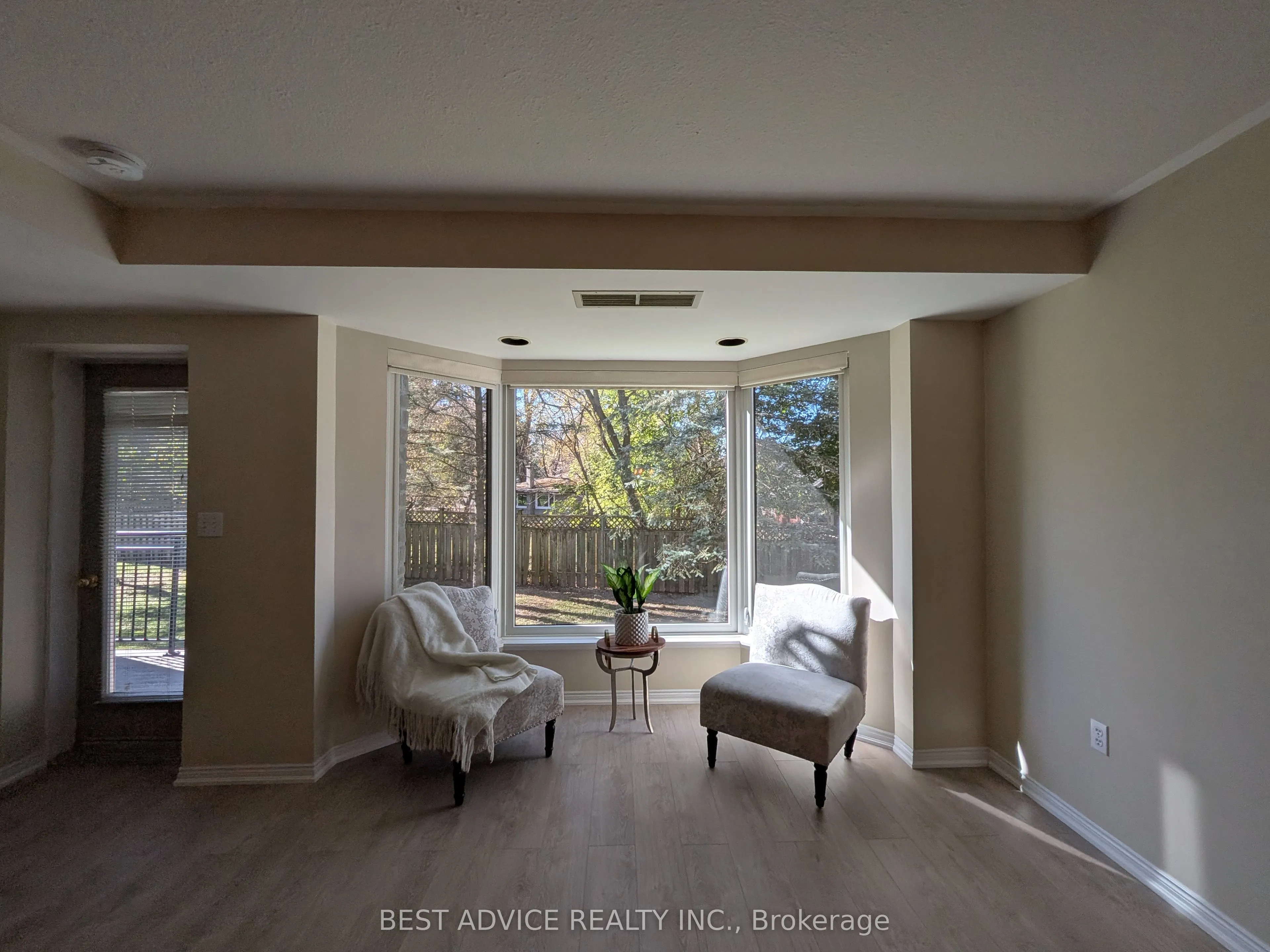 85 Wellington Street W #104