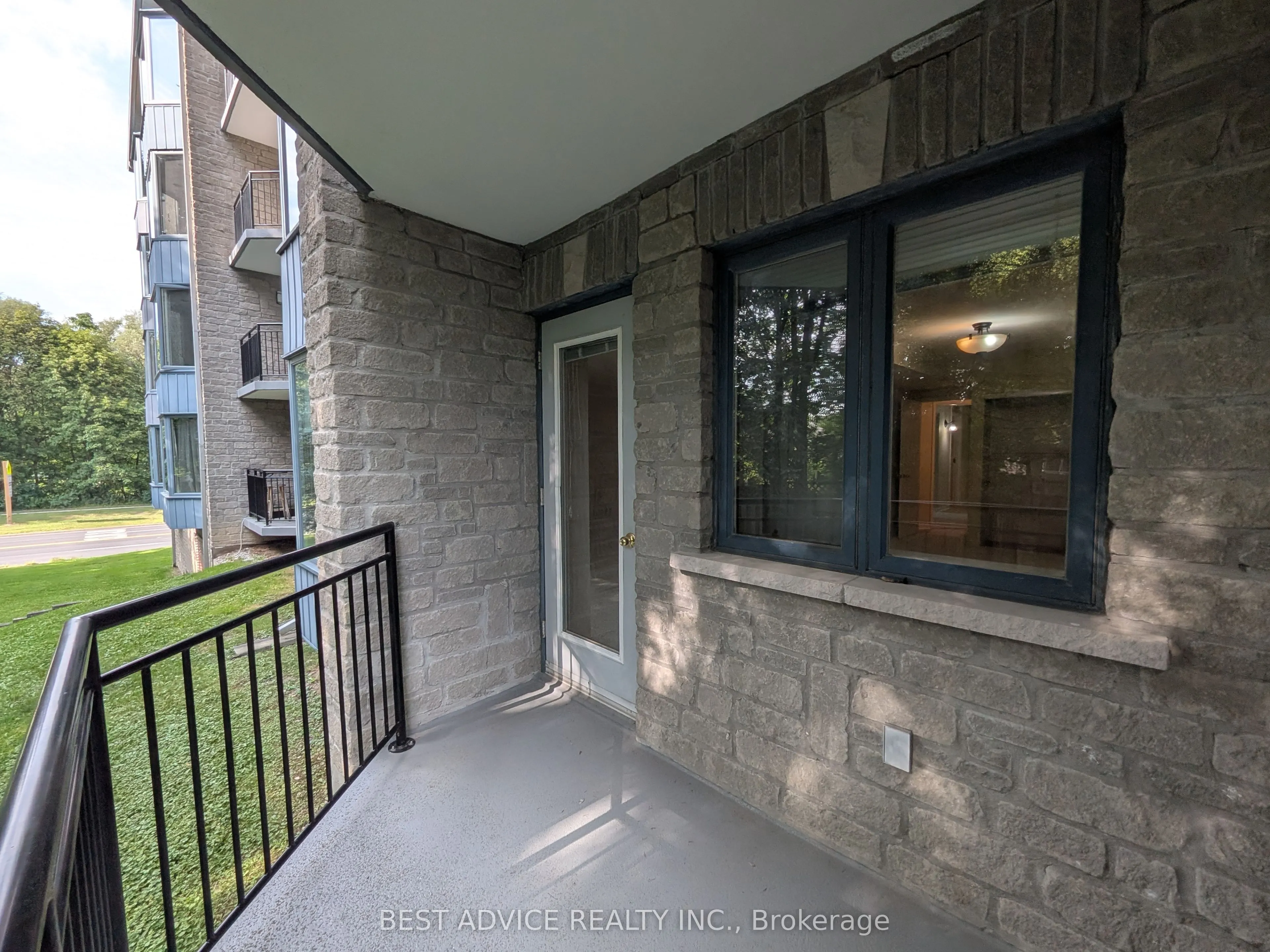 85 Wellington Street W #104
