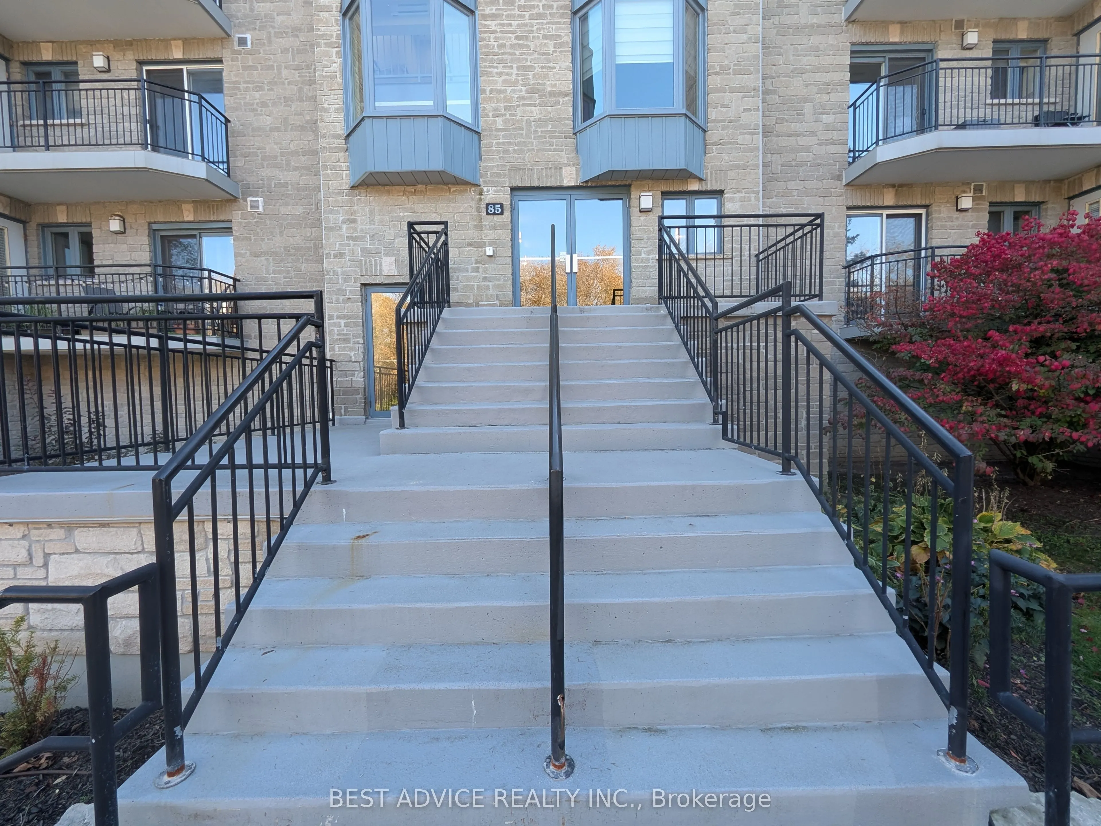 85 Wellington Street W #104