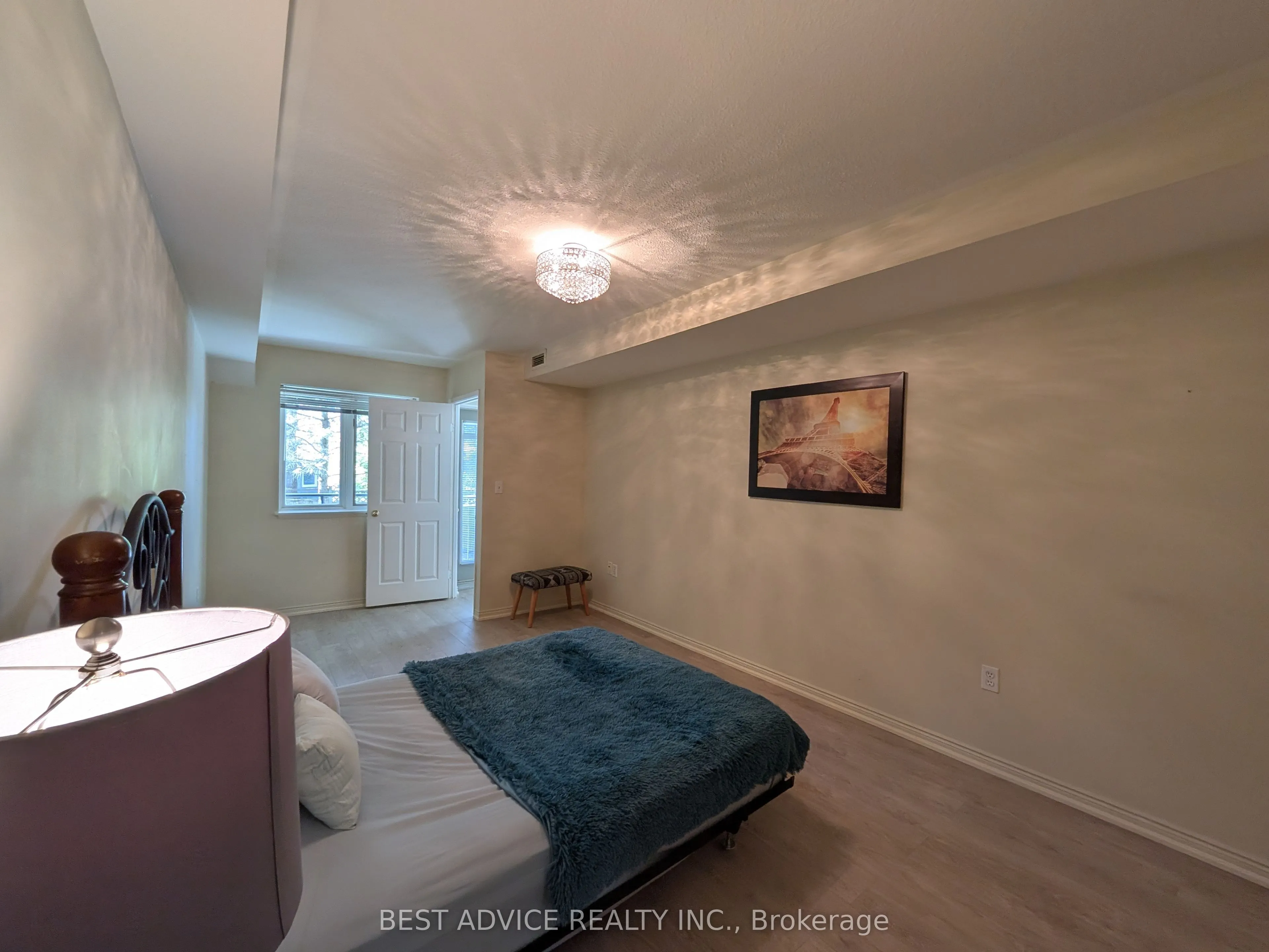 85 Wellington Street W #104
