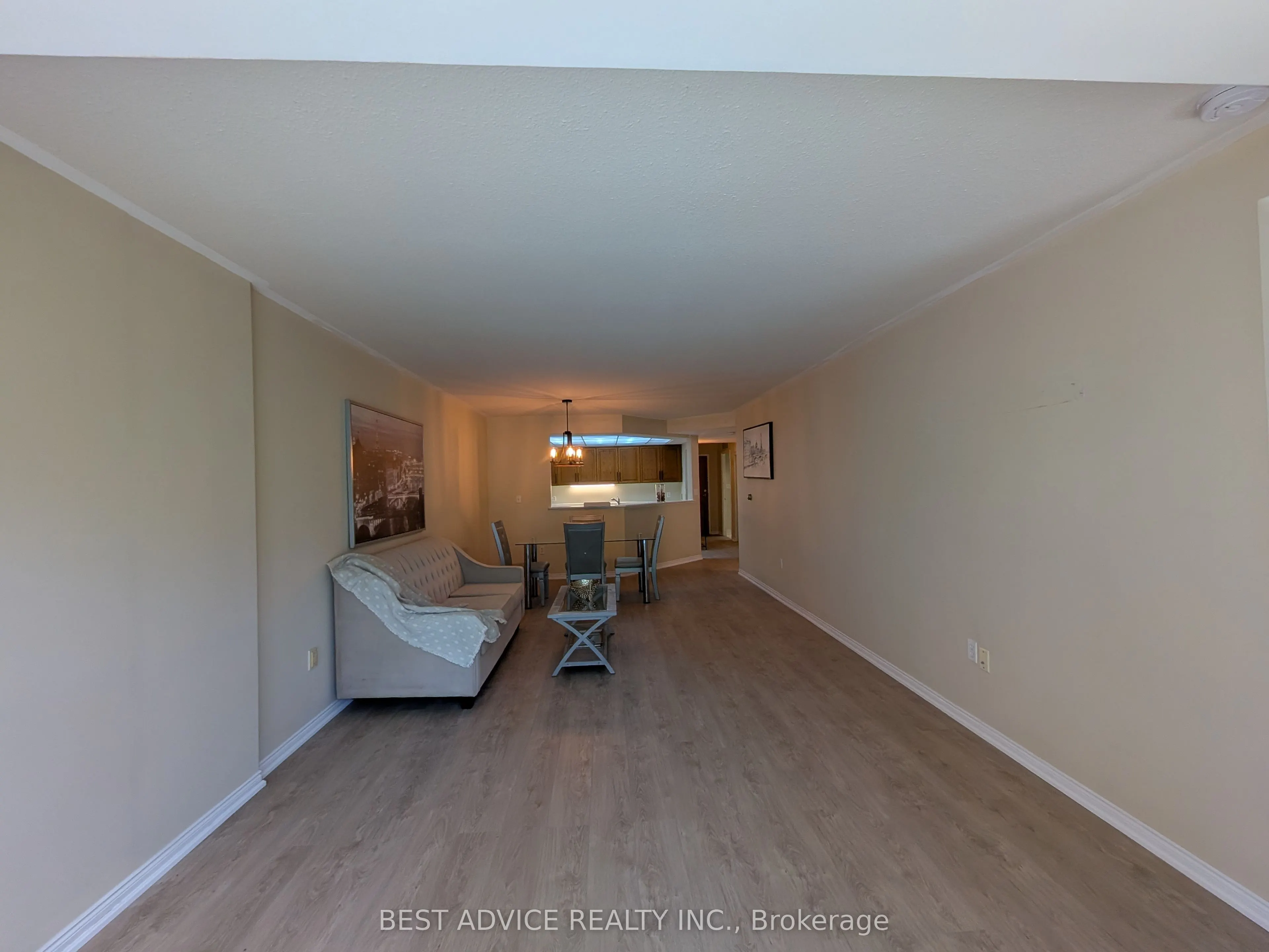 85 Wellington Street W #104