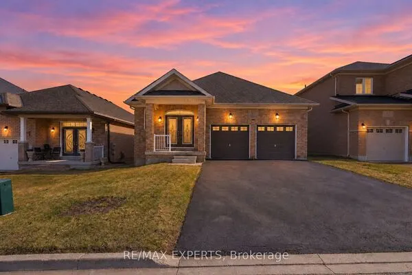 57 Hopkins Crescent N