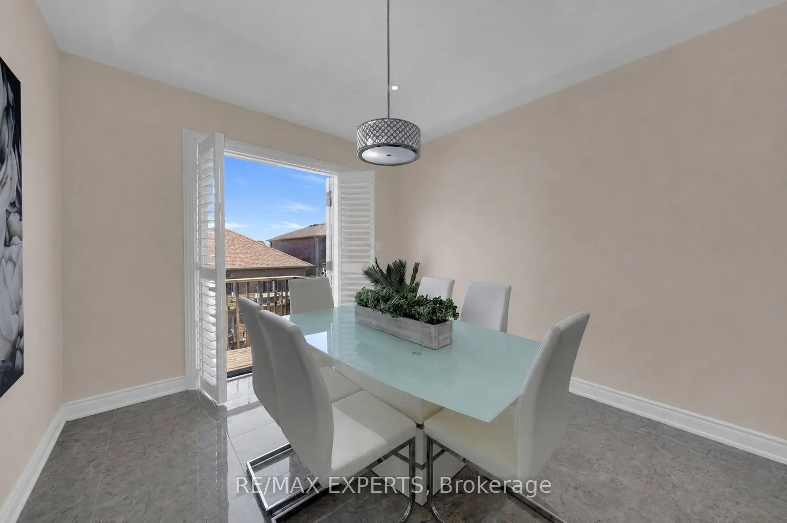 57 Hopkins Crescent N