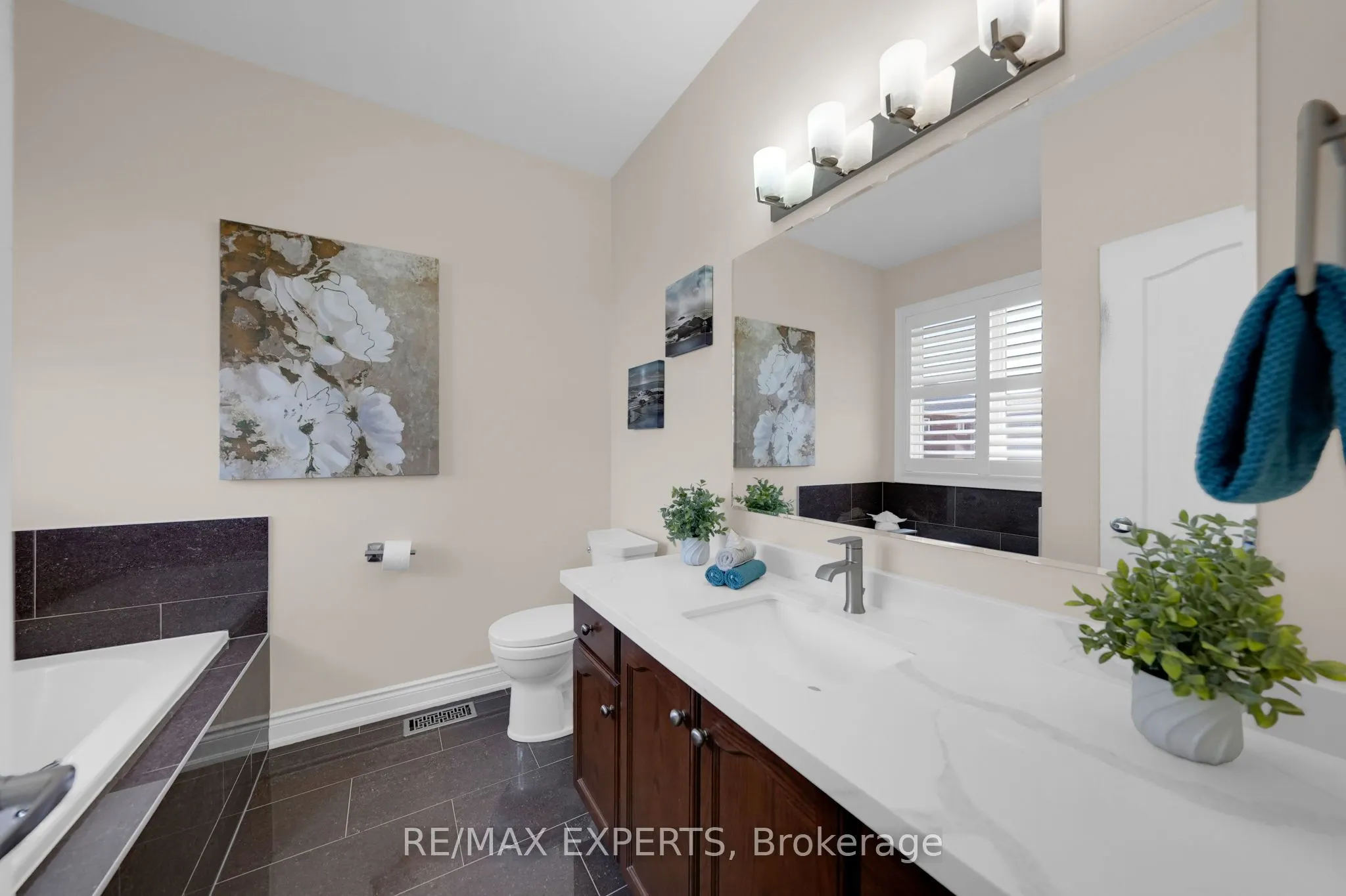57 Hopkins Crescent N