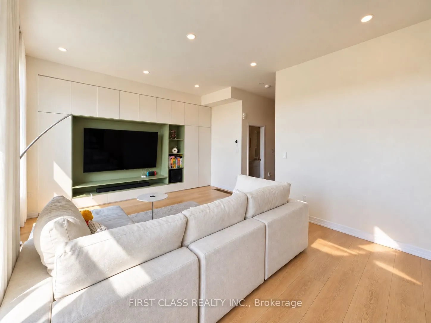 11423 Leslie Street