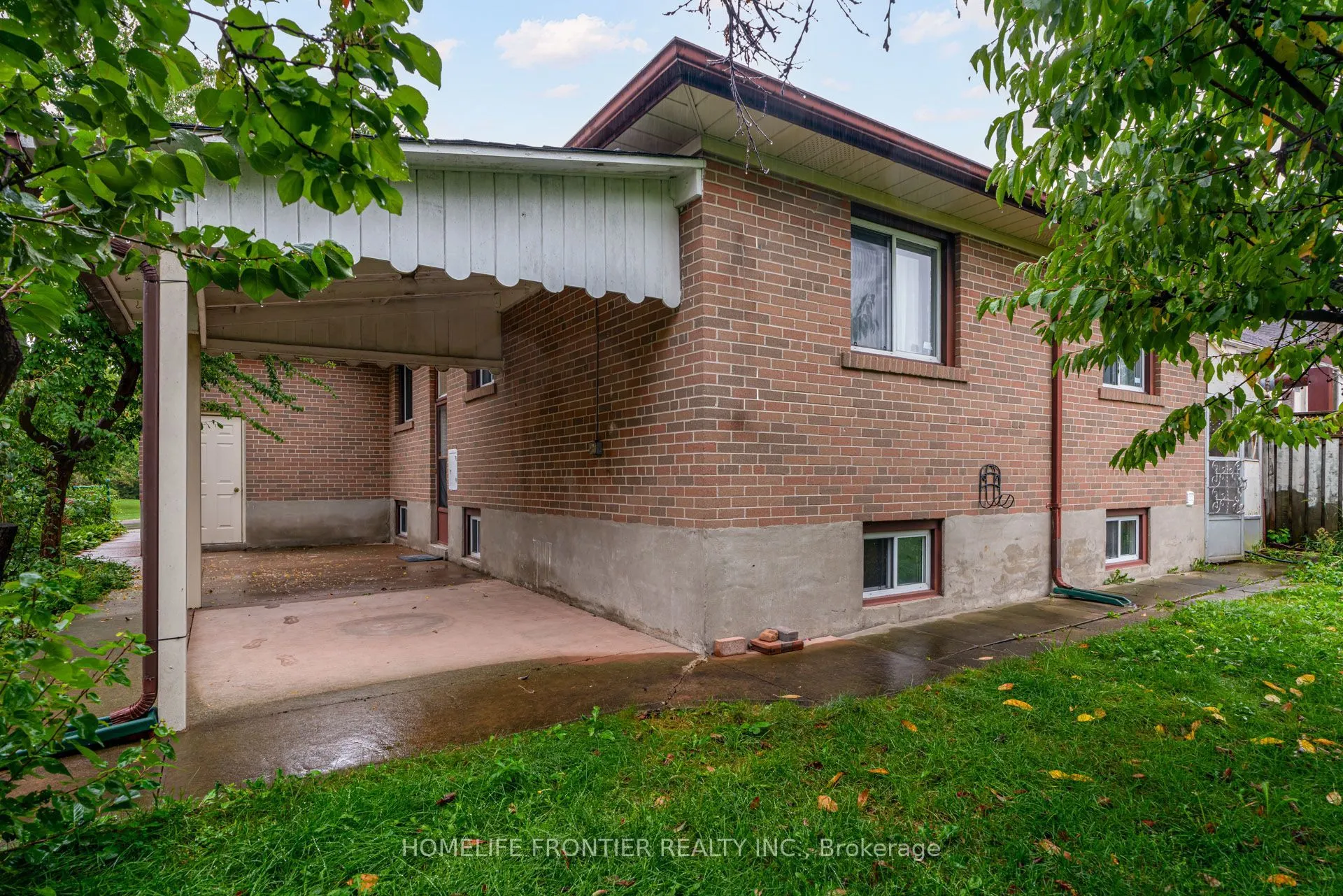 62 Clark Avenue #Upper