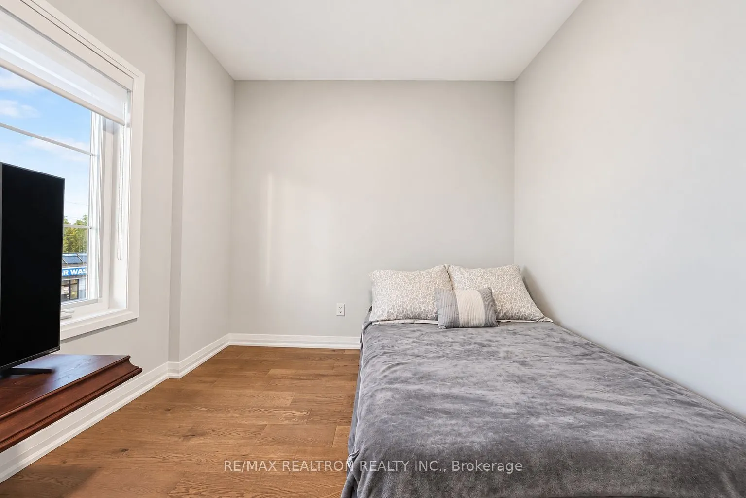 260 Eagle Street #07