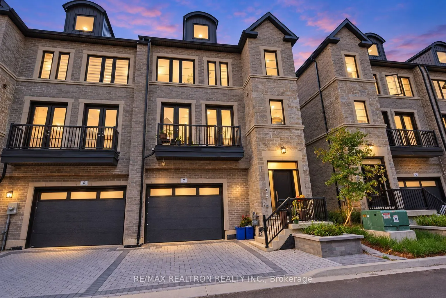 260 Eagle Street #07