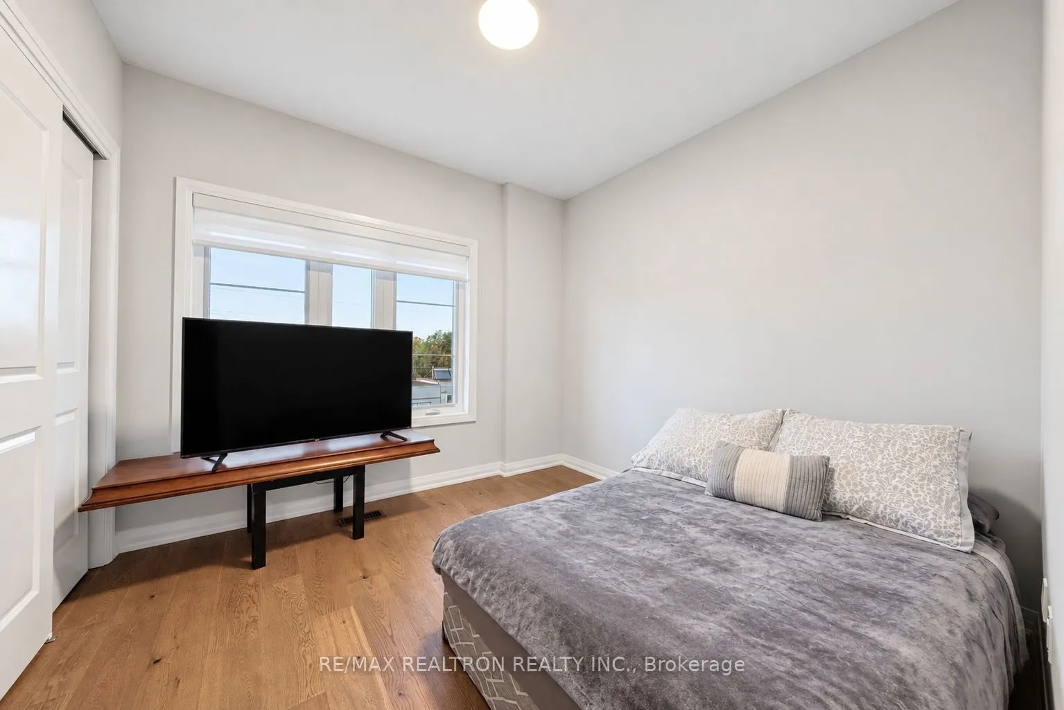 260 Eagle Street #07