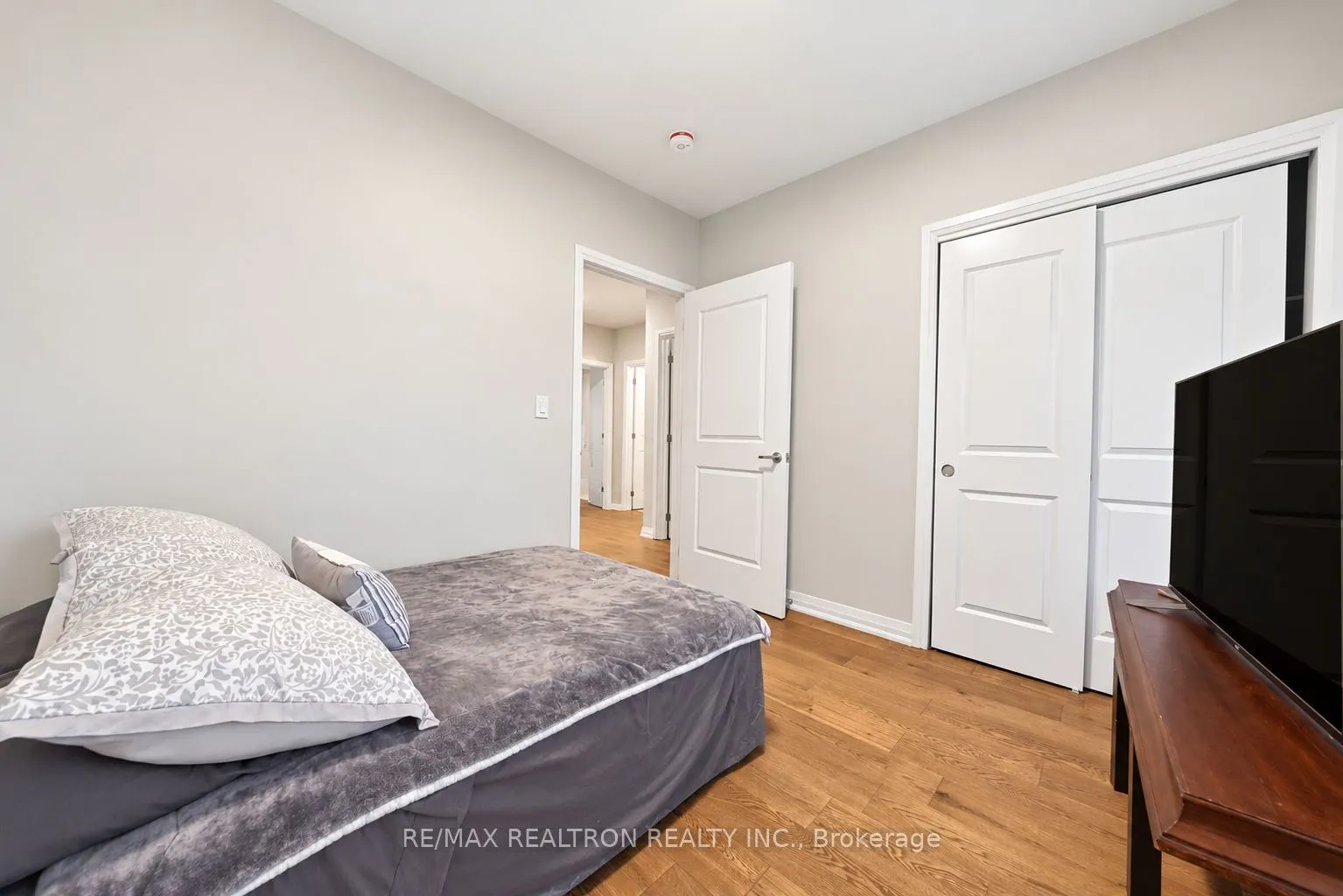 260 Eagle Street #07