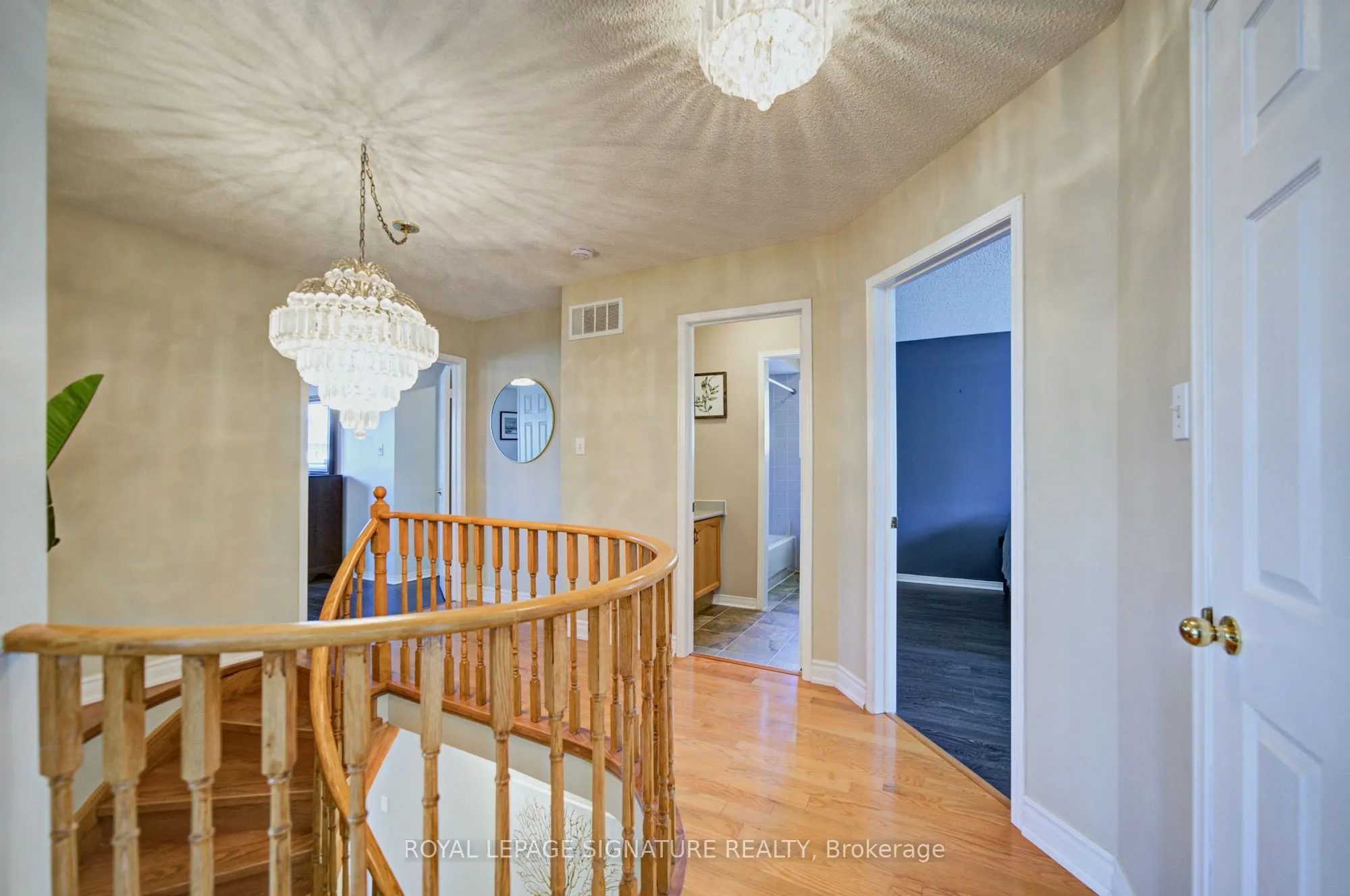 1180 Oriole Crescent