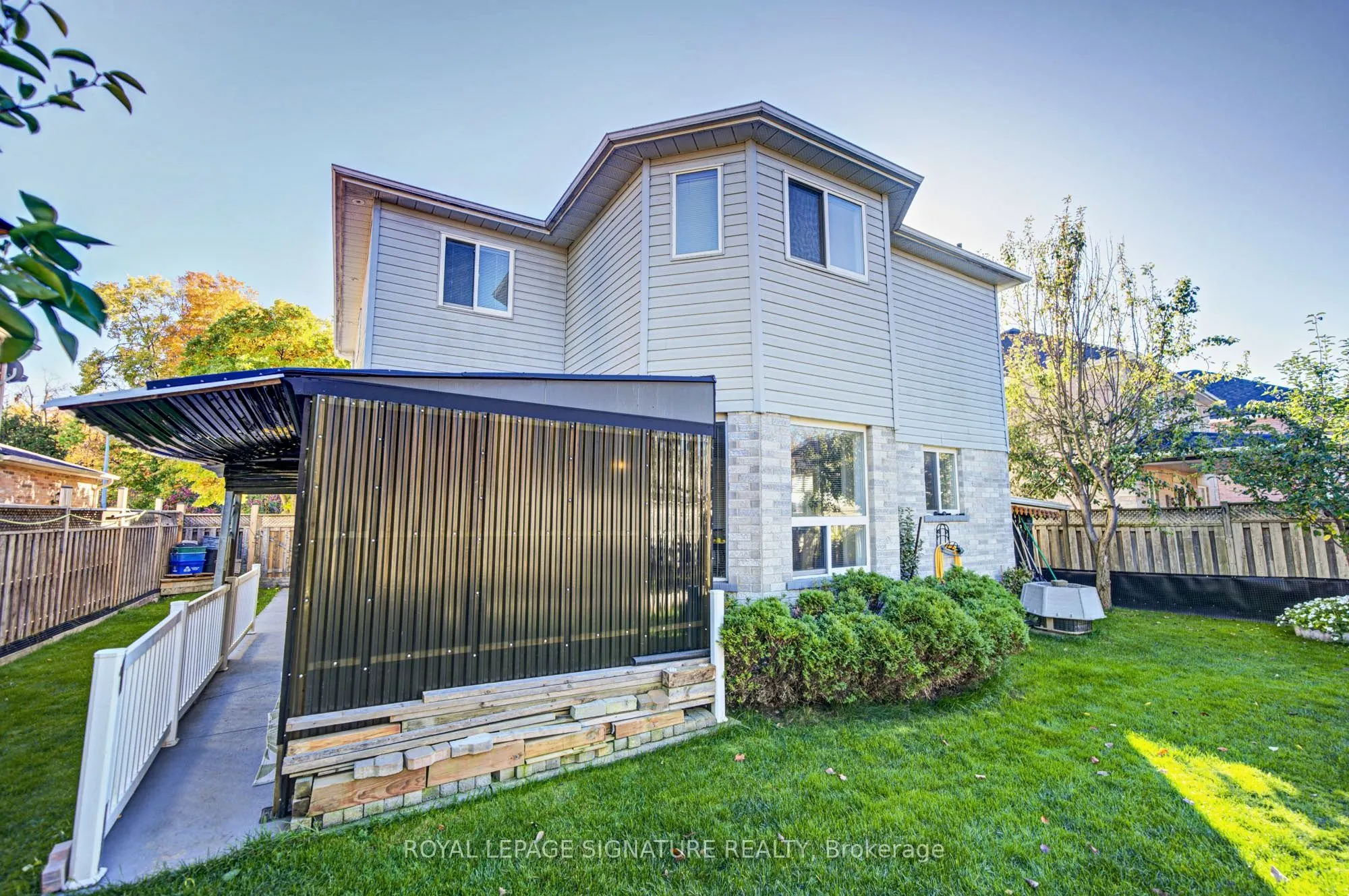 1180 Oriole Crescent