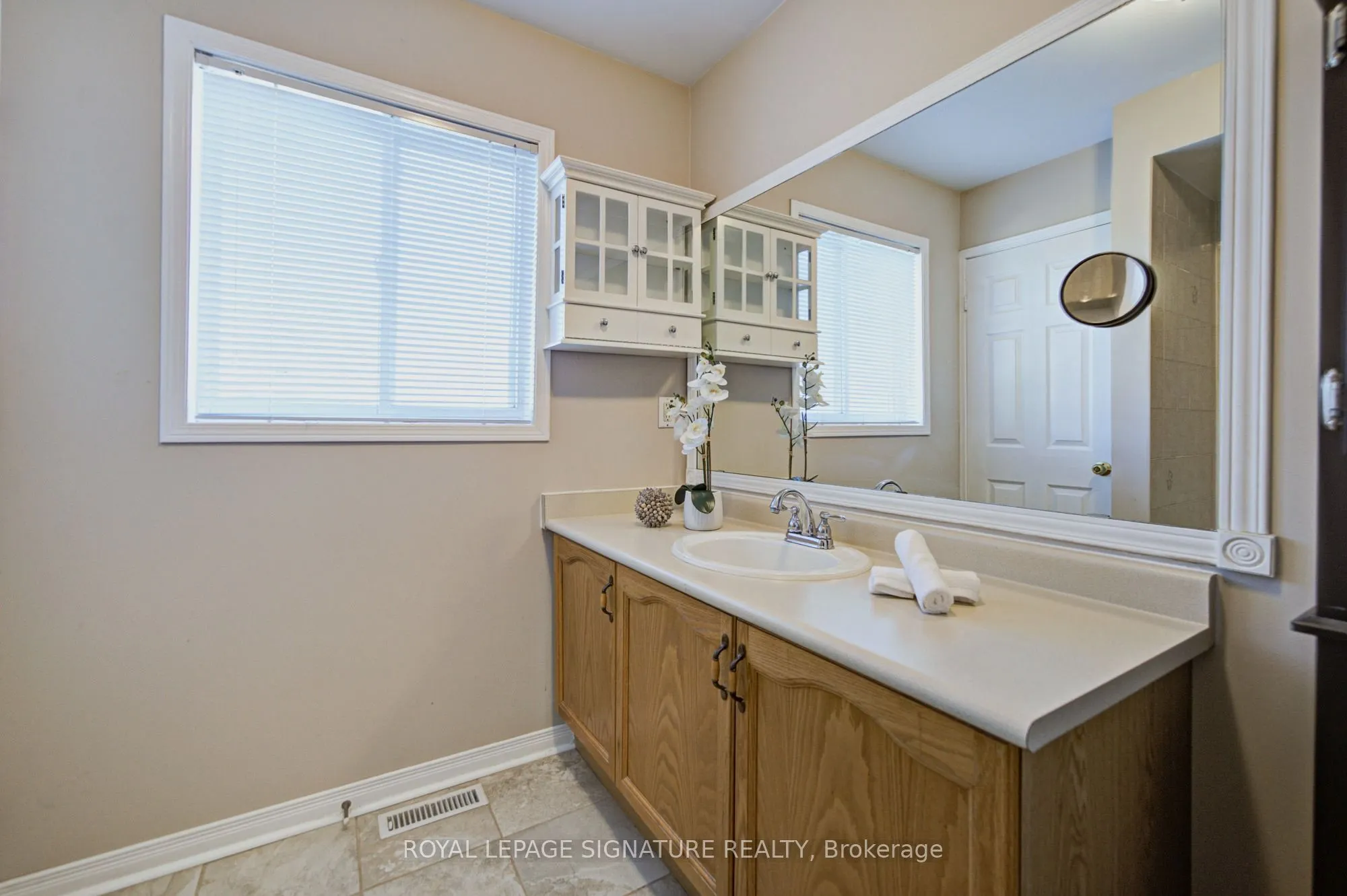 1180 Oriole Crescent