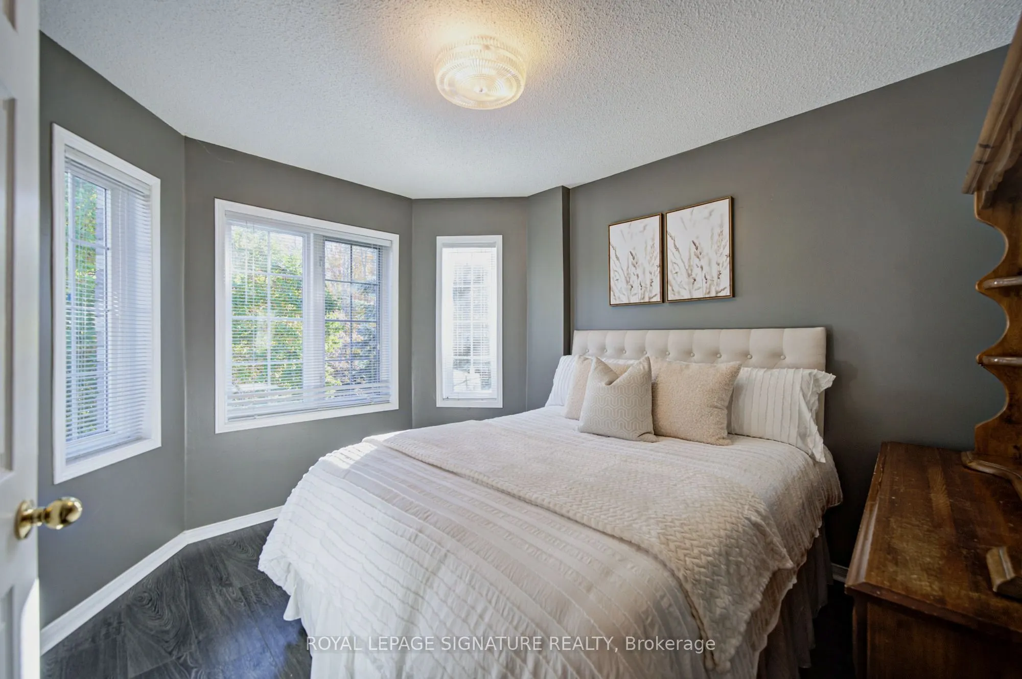 1180 Oriole Crescent