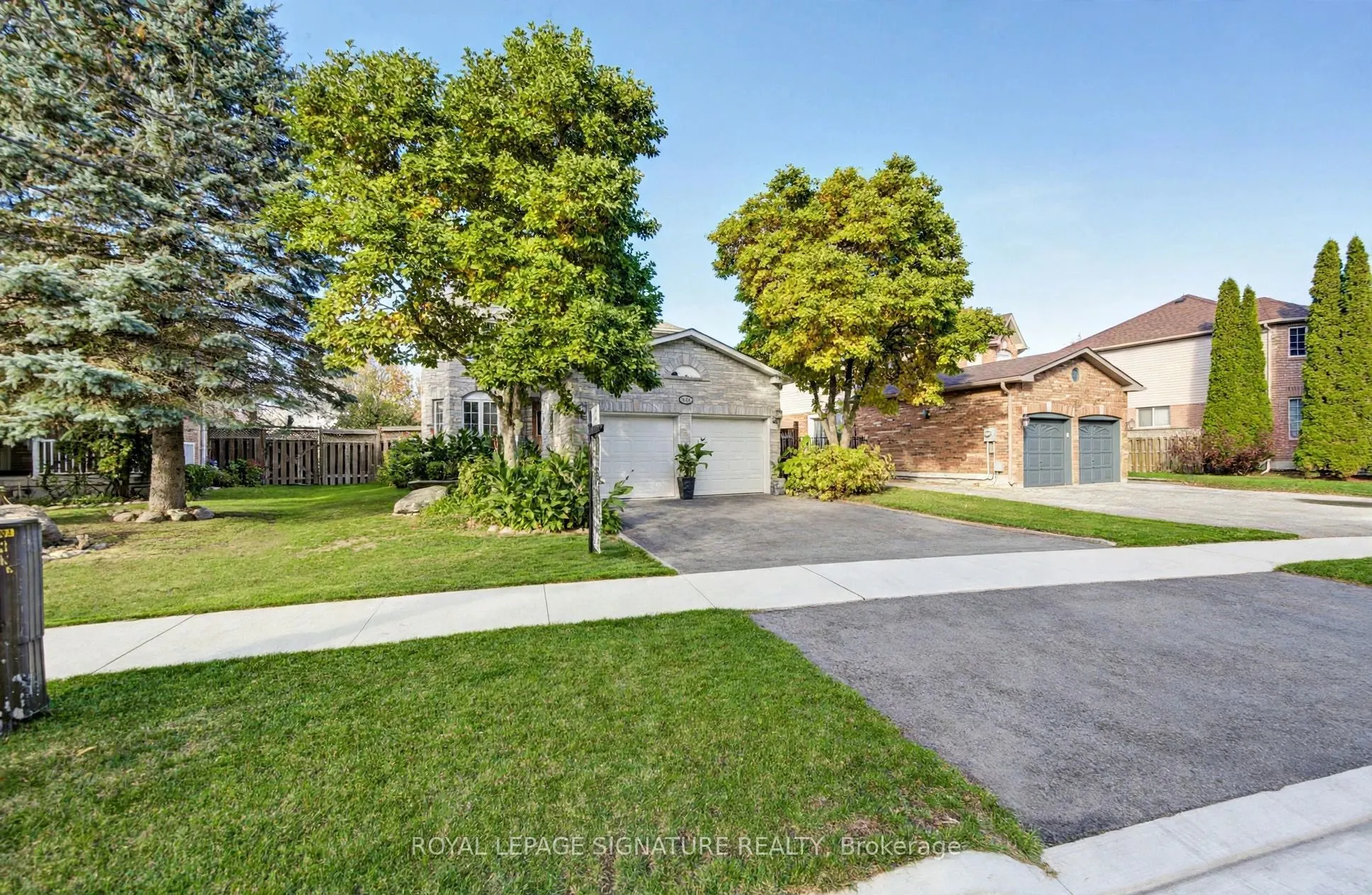 1180 Oriole Crescent