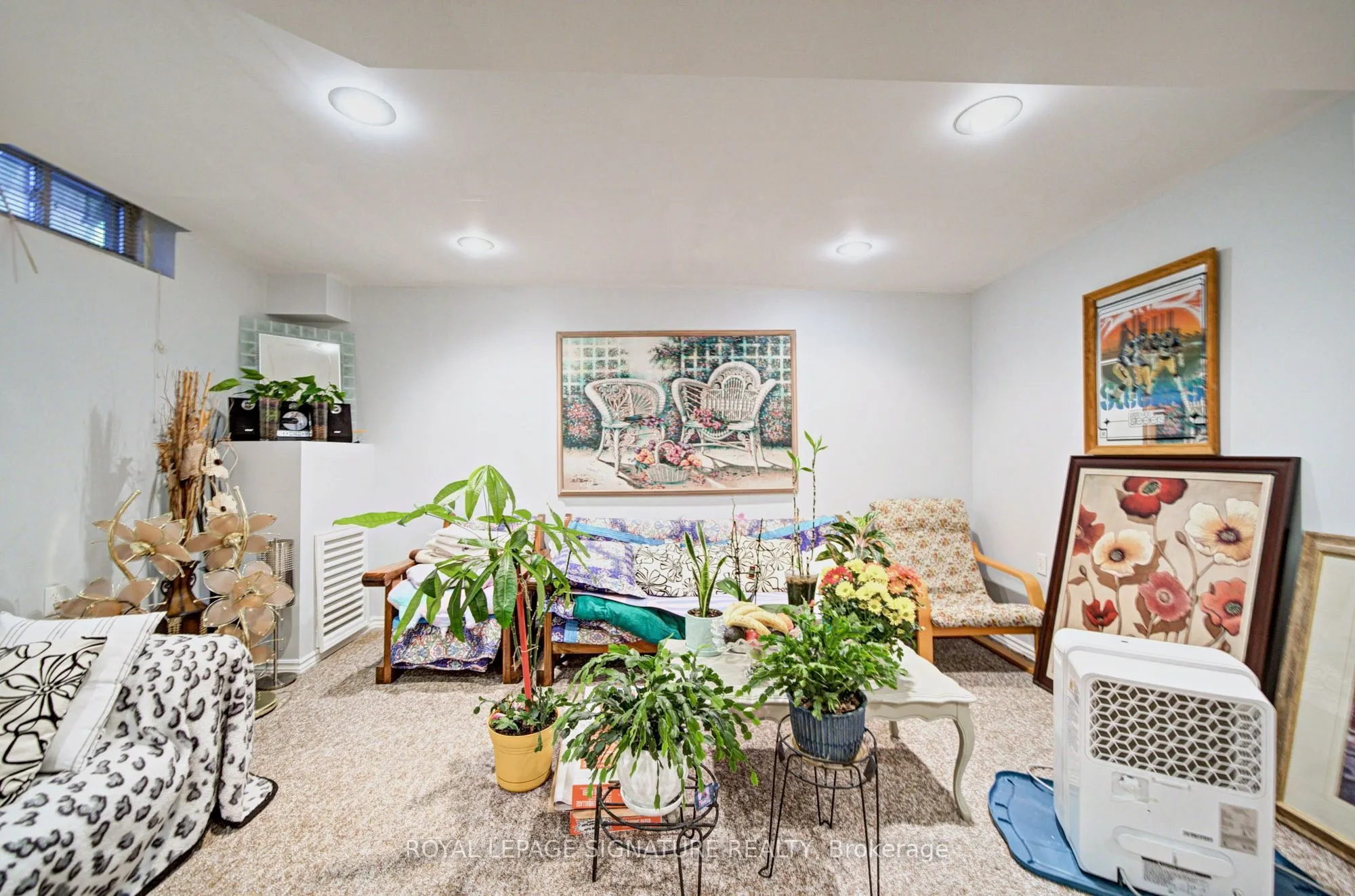 1180 Oriole Crescent