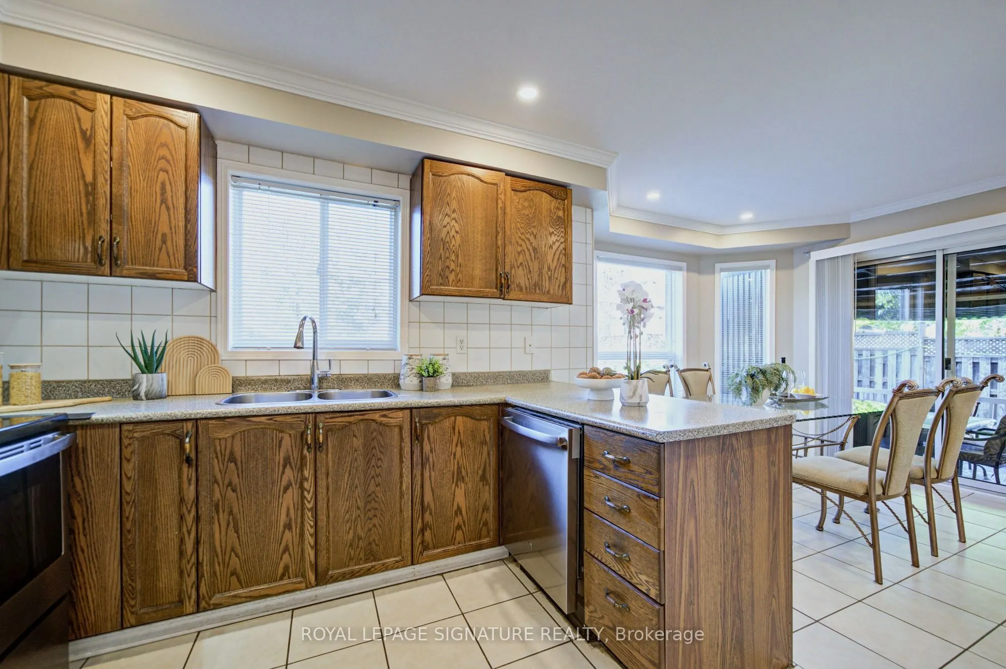 1180 Oriole Crescent
