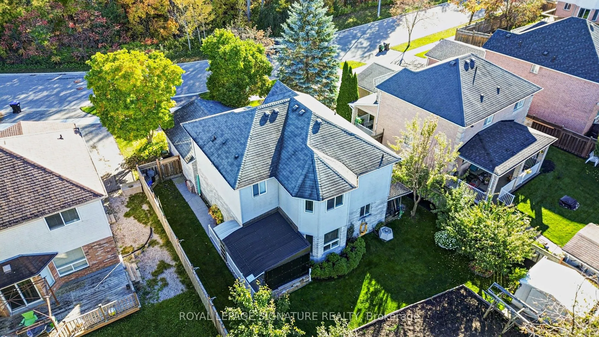 1180 Oriole Crescent