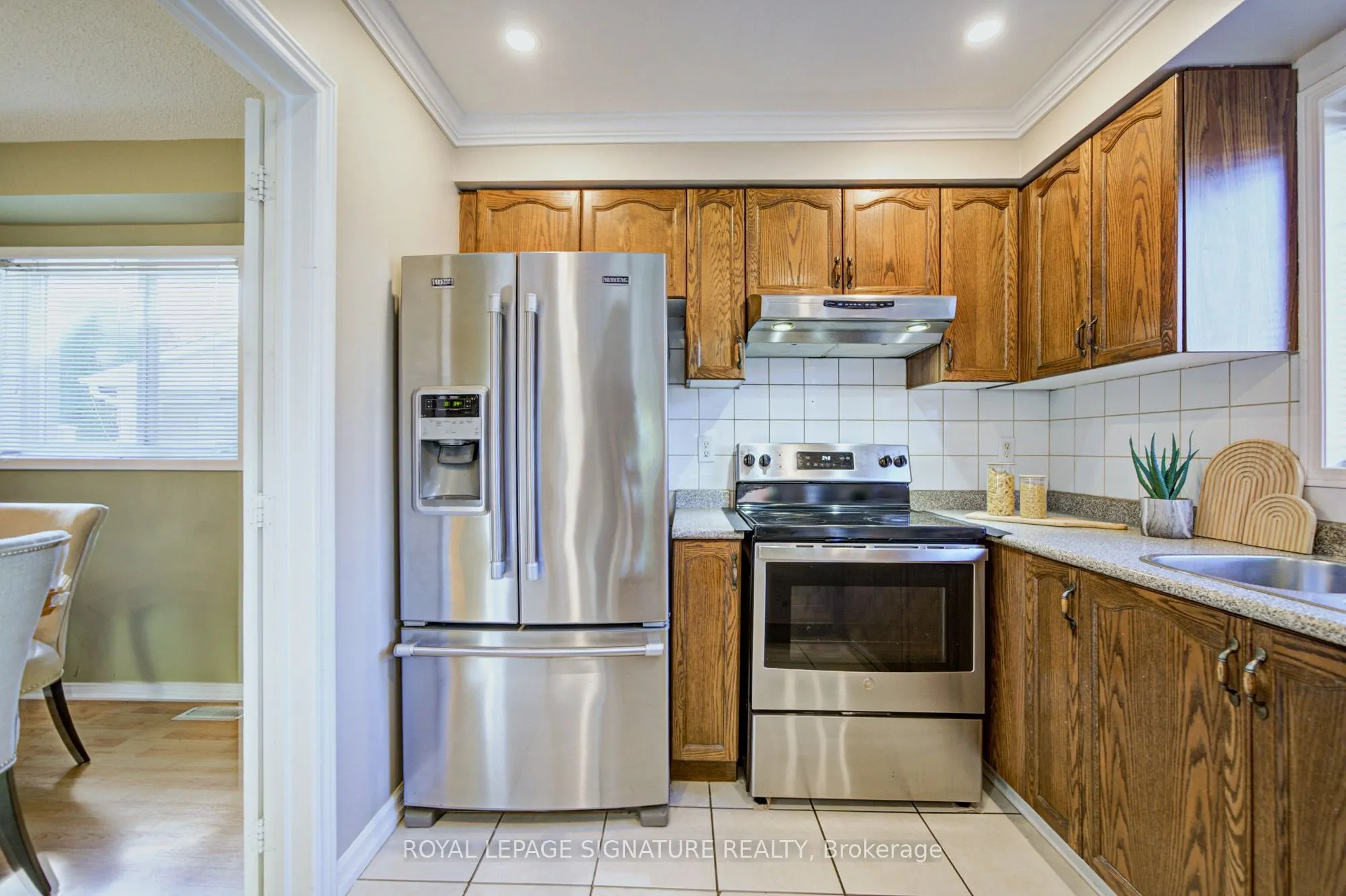 1180 Oriole Crescent